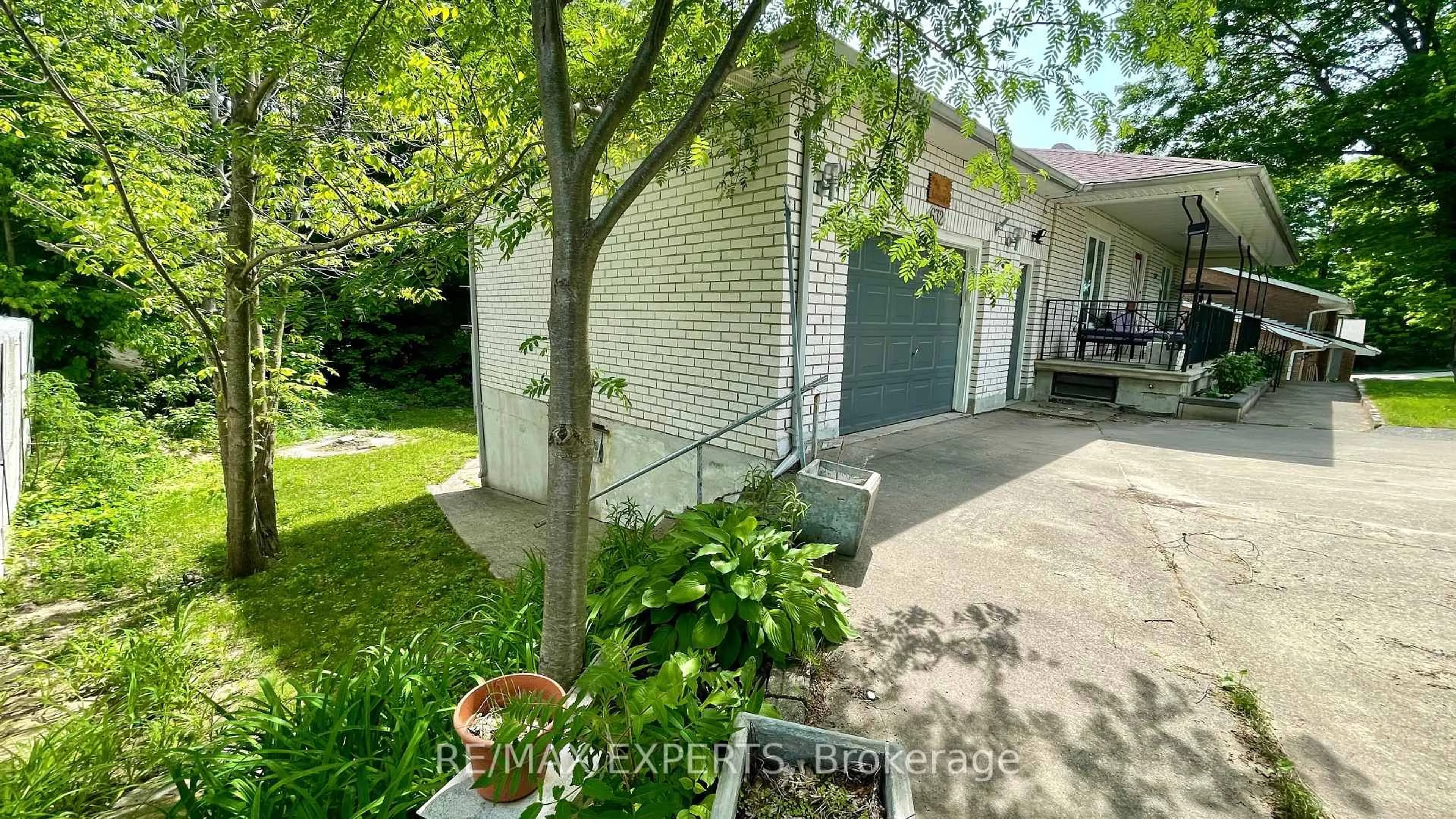 A pic from outside/outdoor area/front of a property/back of a property/a pic from drone, street for 632 Bannister Dr, South Bruce Peninsula Ontario N0H 2G0