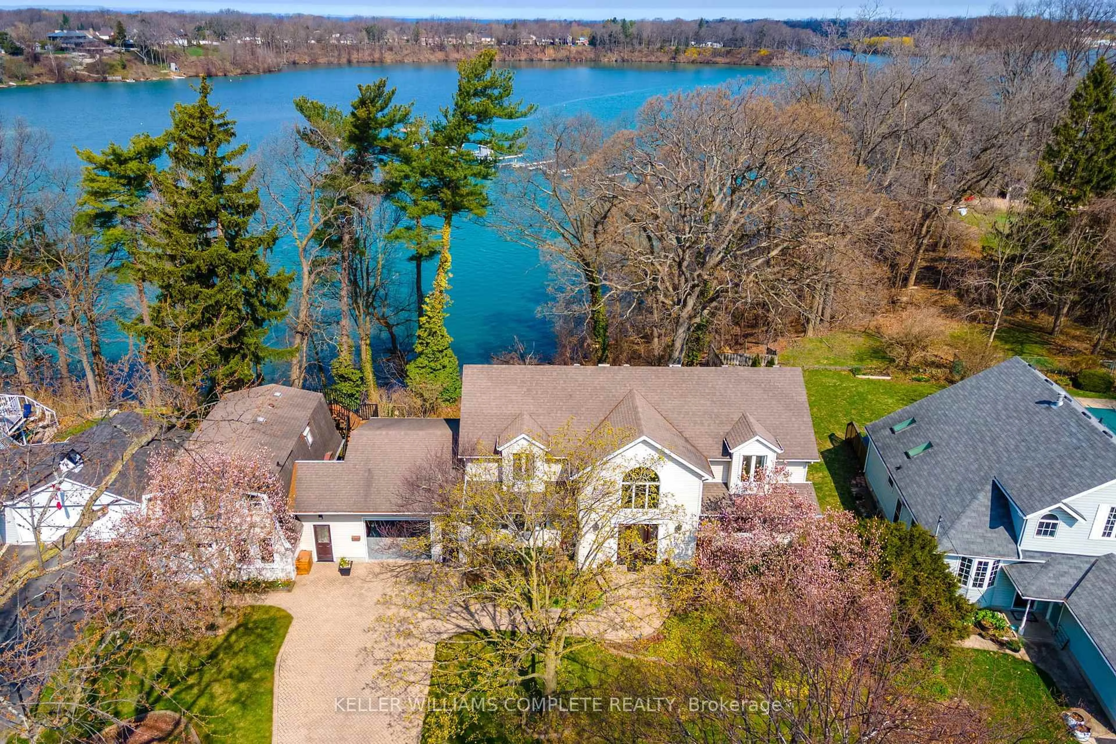 A pic from outside/outdoor area/front of a property/back of a property/a pic from drone, water/lake/river/ocean view for 50 Henley Dr, St. Catharines Ontario L2N 4A9