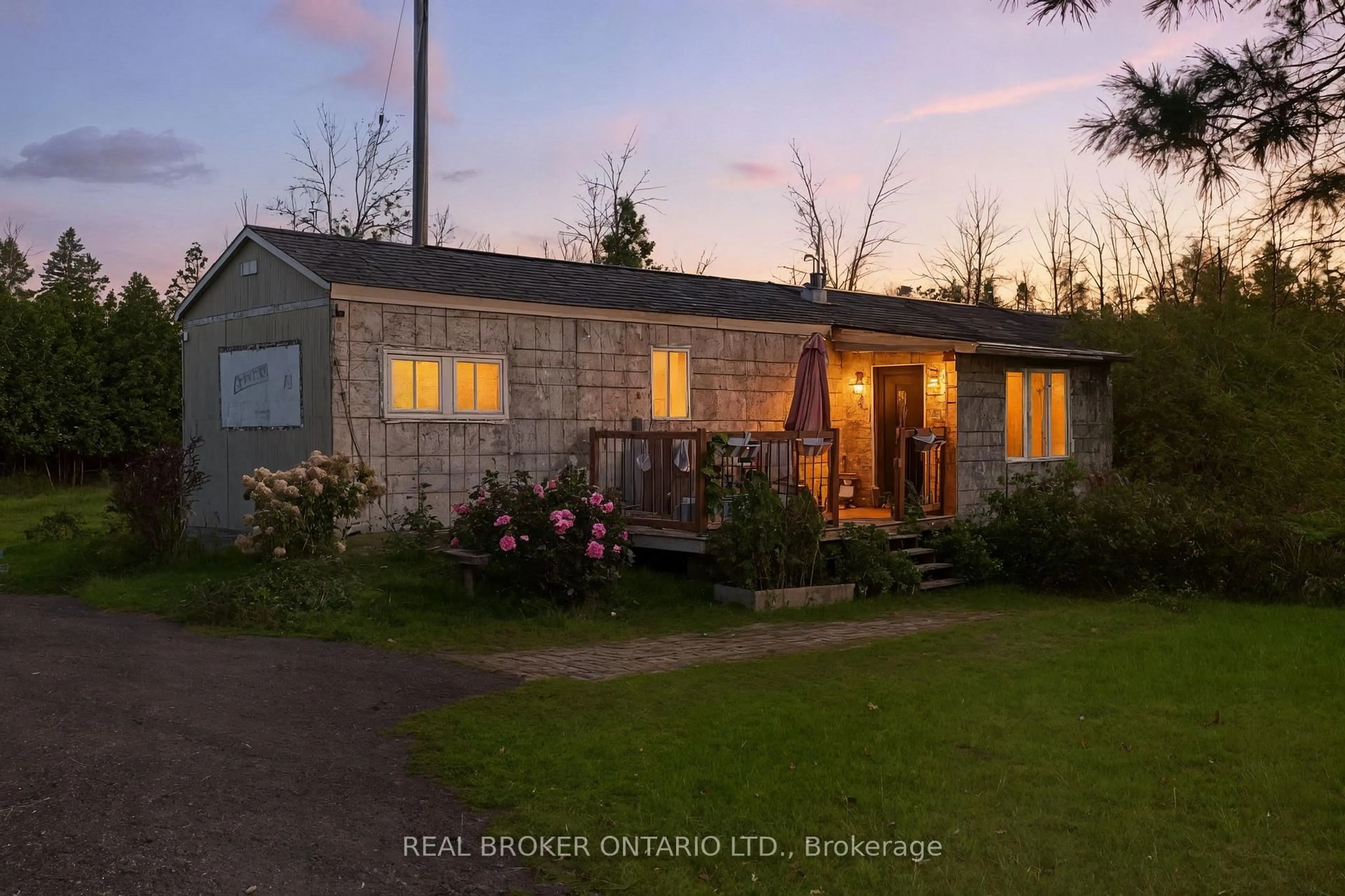 A pic from outside/outdoor area/front of a property/back of a property/a pic from drone, building for 1011 Whitney Rd, North Grenville Ontario K0G 1J0