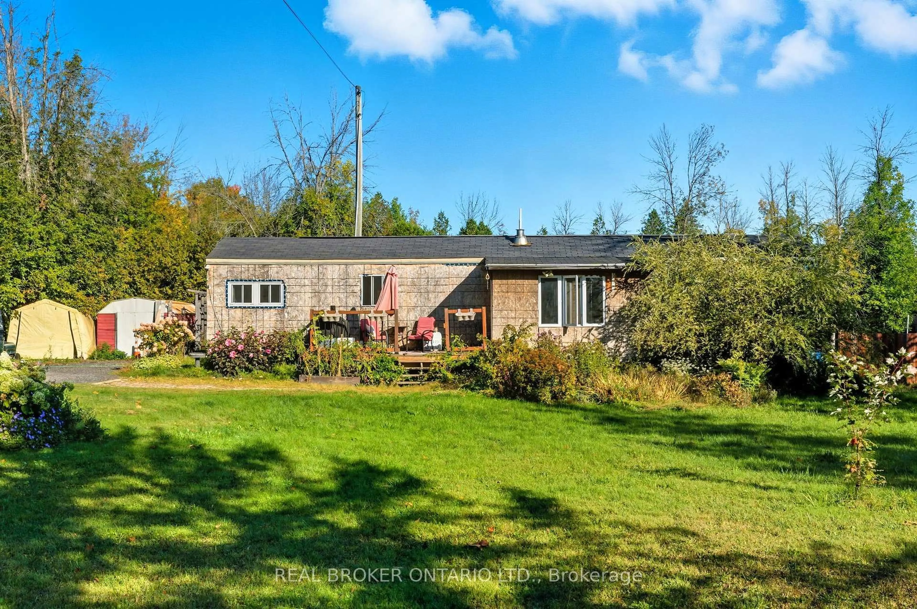 A pic from outside/outdoor area/front of a property/back of a property/a pic from drone, unknown for 1011 Whitney Rd, North Grenville Ontario K0G 1J0