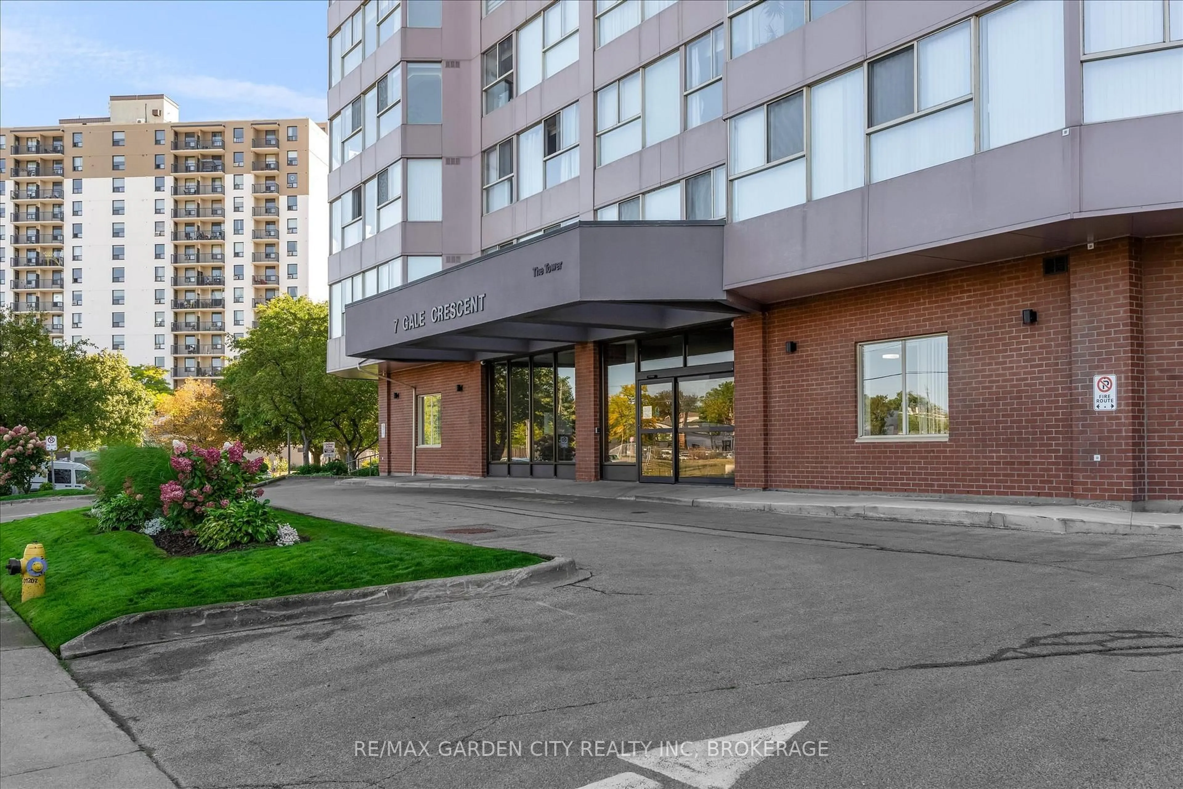 Indoor foyer for 7 Gale Cres #1111, St. Catharines Ontario L2R 7M8