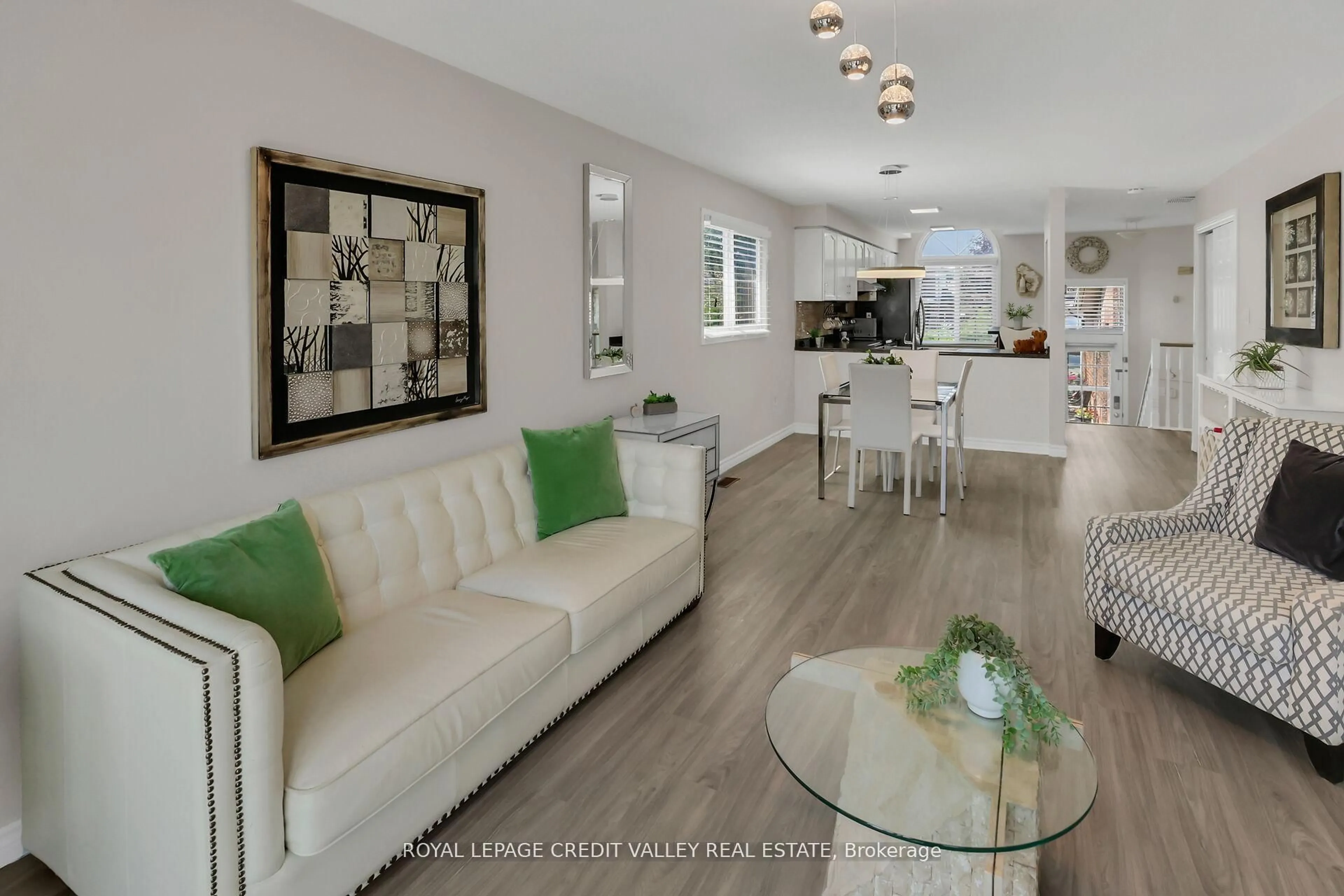 Open concept kitchen, unknown for 11 Jefferson Crt, Welland Ontario L3C 7G5