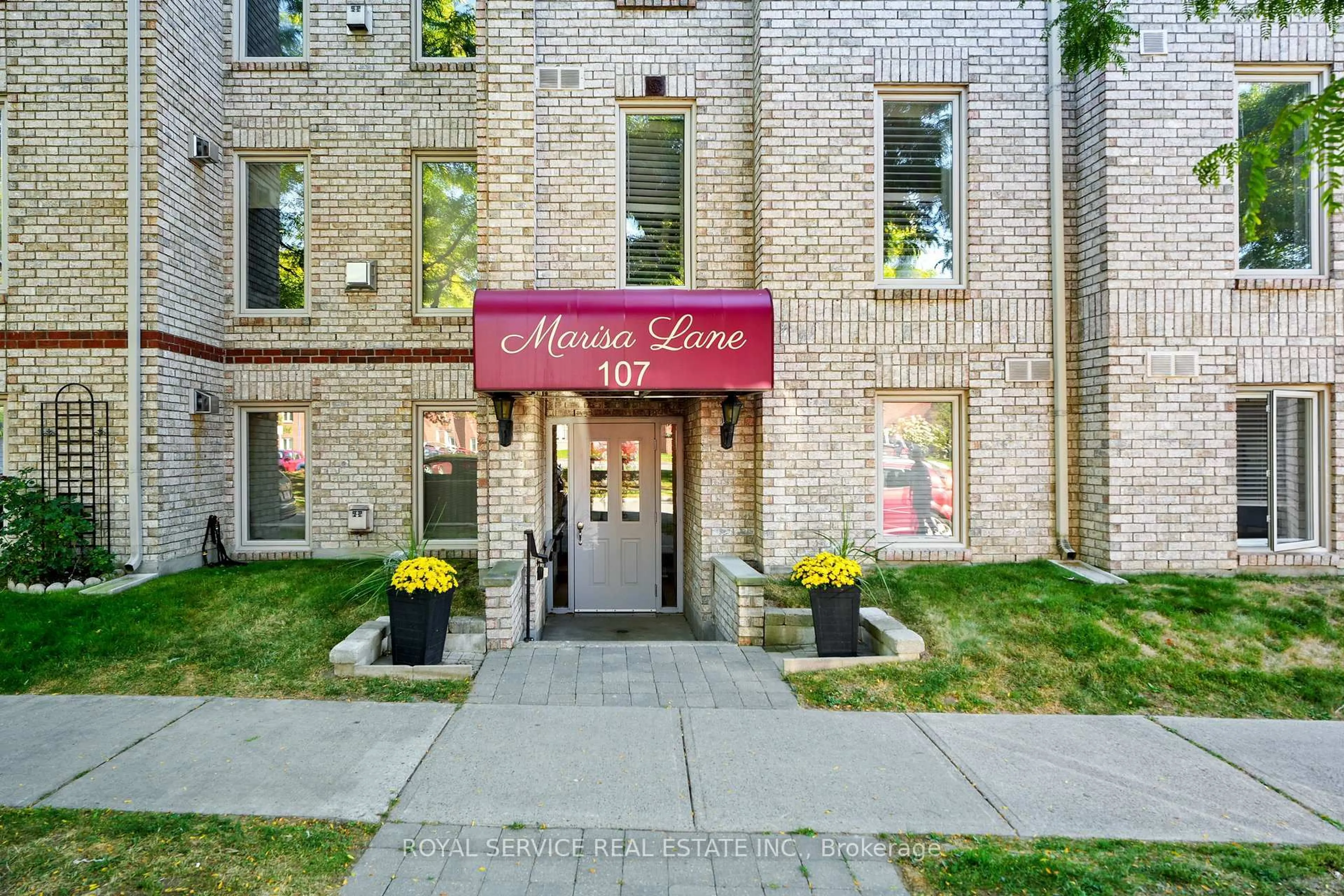 Indoor foyer for 107 Marissa Lane #301, Cobourg Ontario K9A 5N6