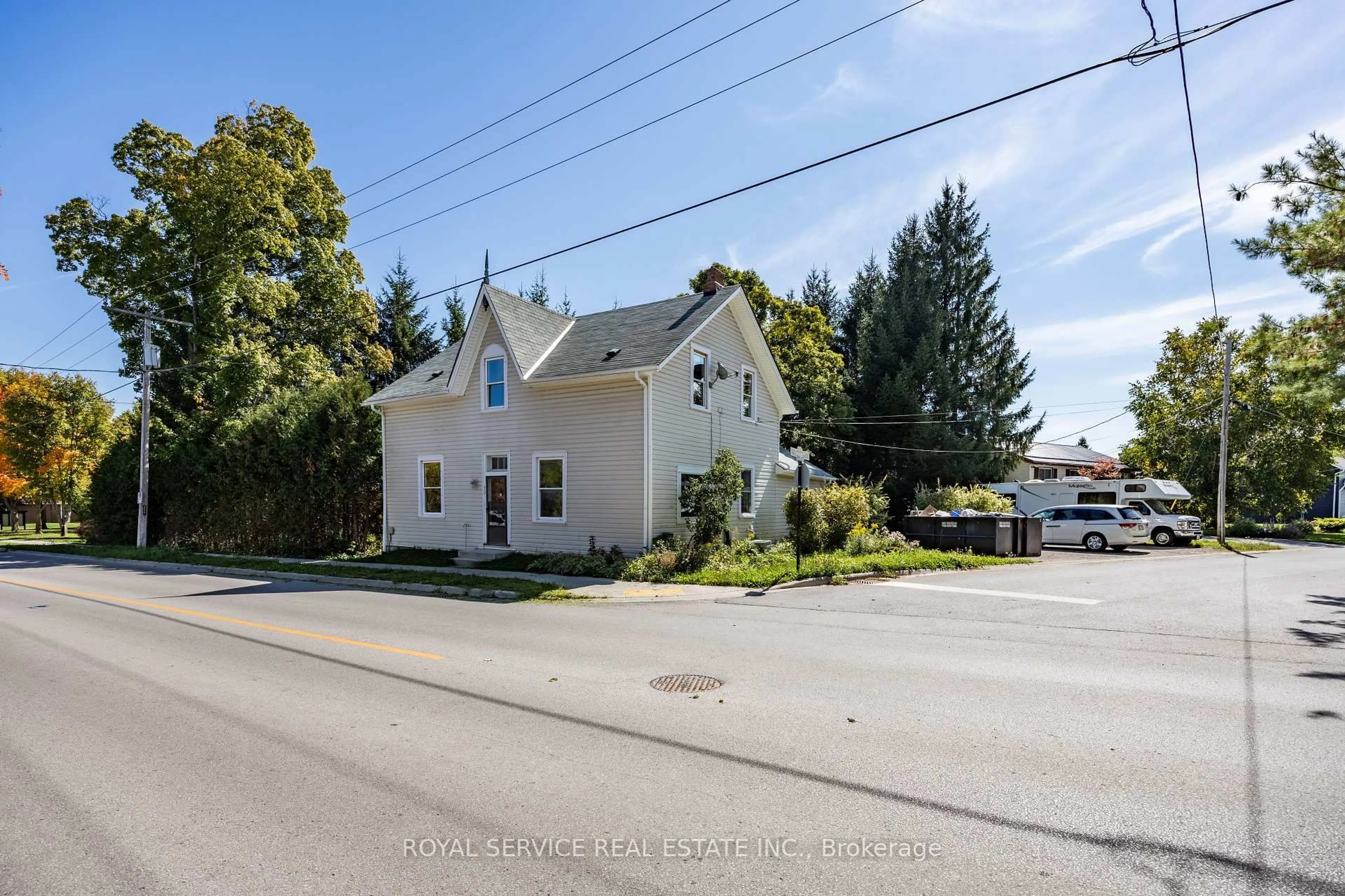A pic from outside/outdoor area/front of a property/back of a property/a pic from drone, street for 73 King St, Cavan Monaghan Ontario L0A 1G0