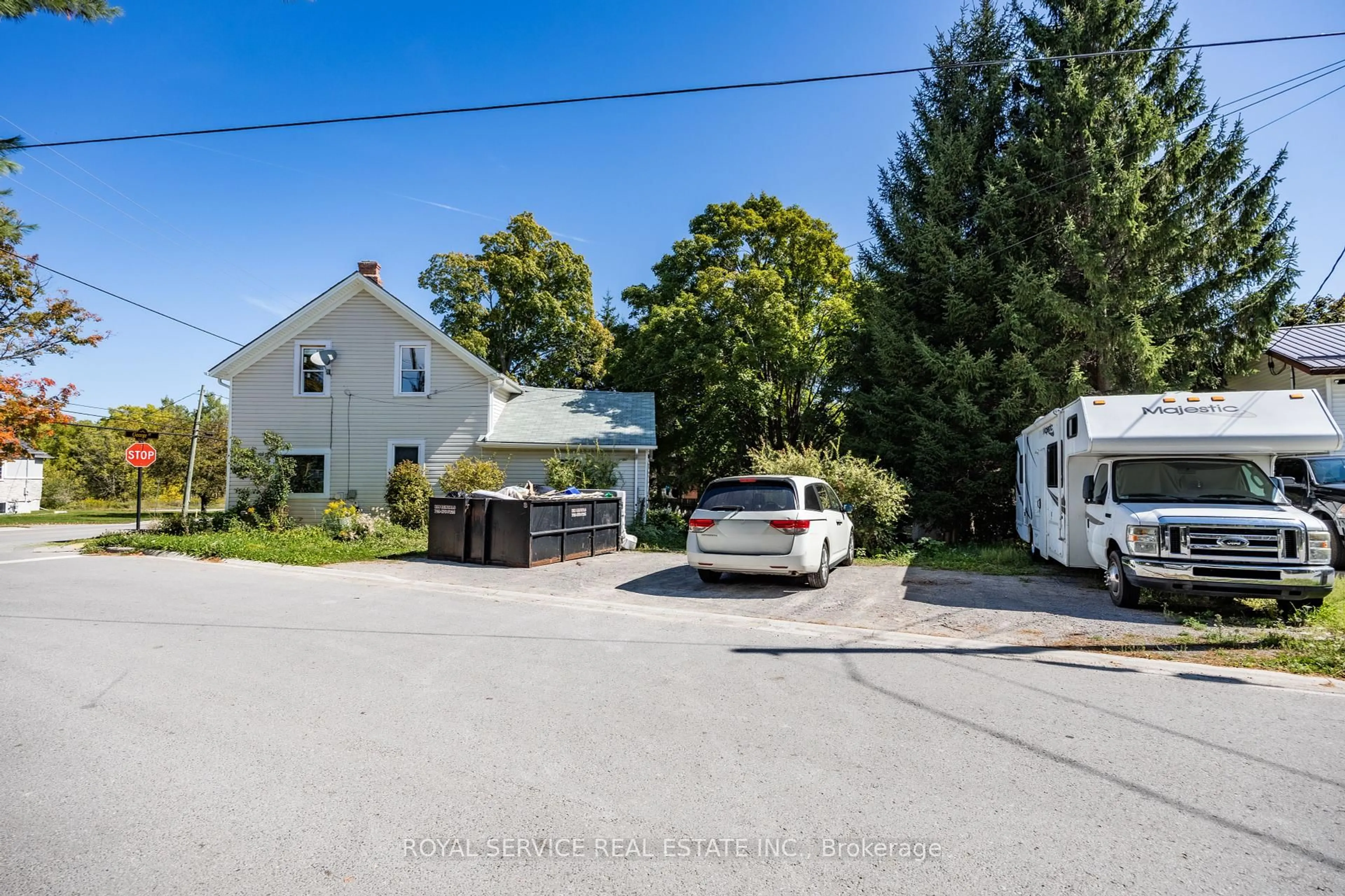 A pic from outside/outdoor area/front of a property/back of a property/a pic from drone, street for 73 King St, Cavan Monaghan Ontario L0A 1G0