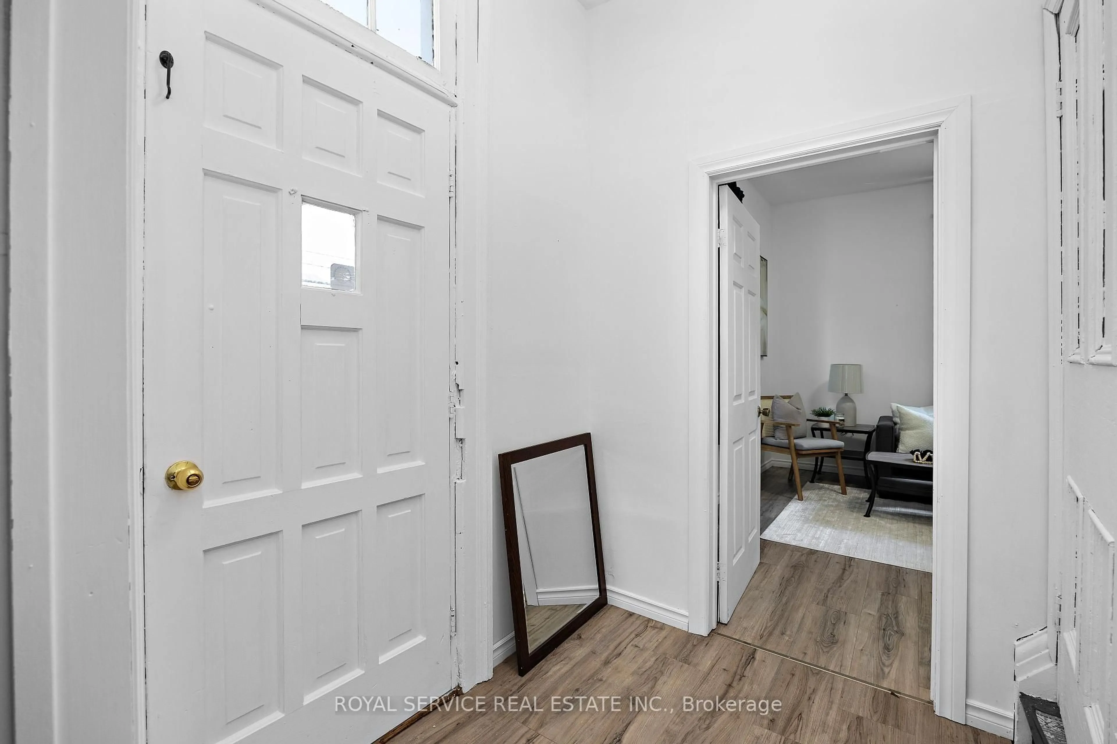 Indoor entryway for 73 King St, Cavan Monaghan Ontario L0A 1G0