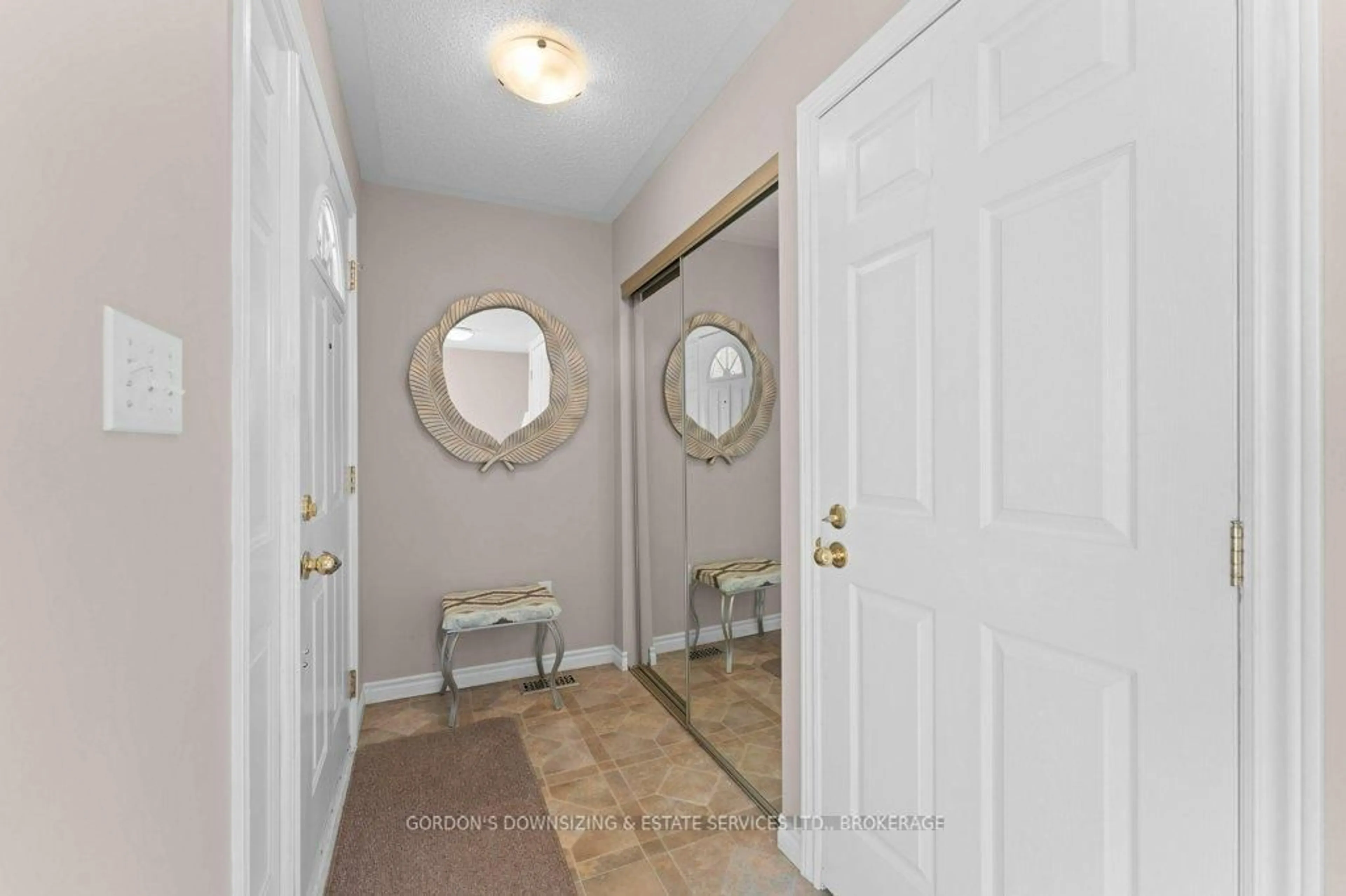 Indoor entryway for 687 Arbour Cres, Kingston Ontario K7M 8Y1