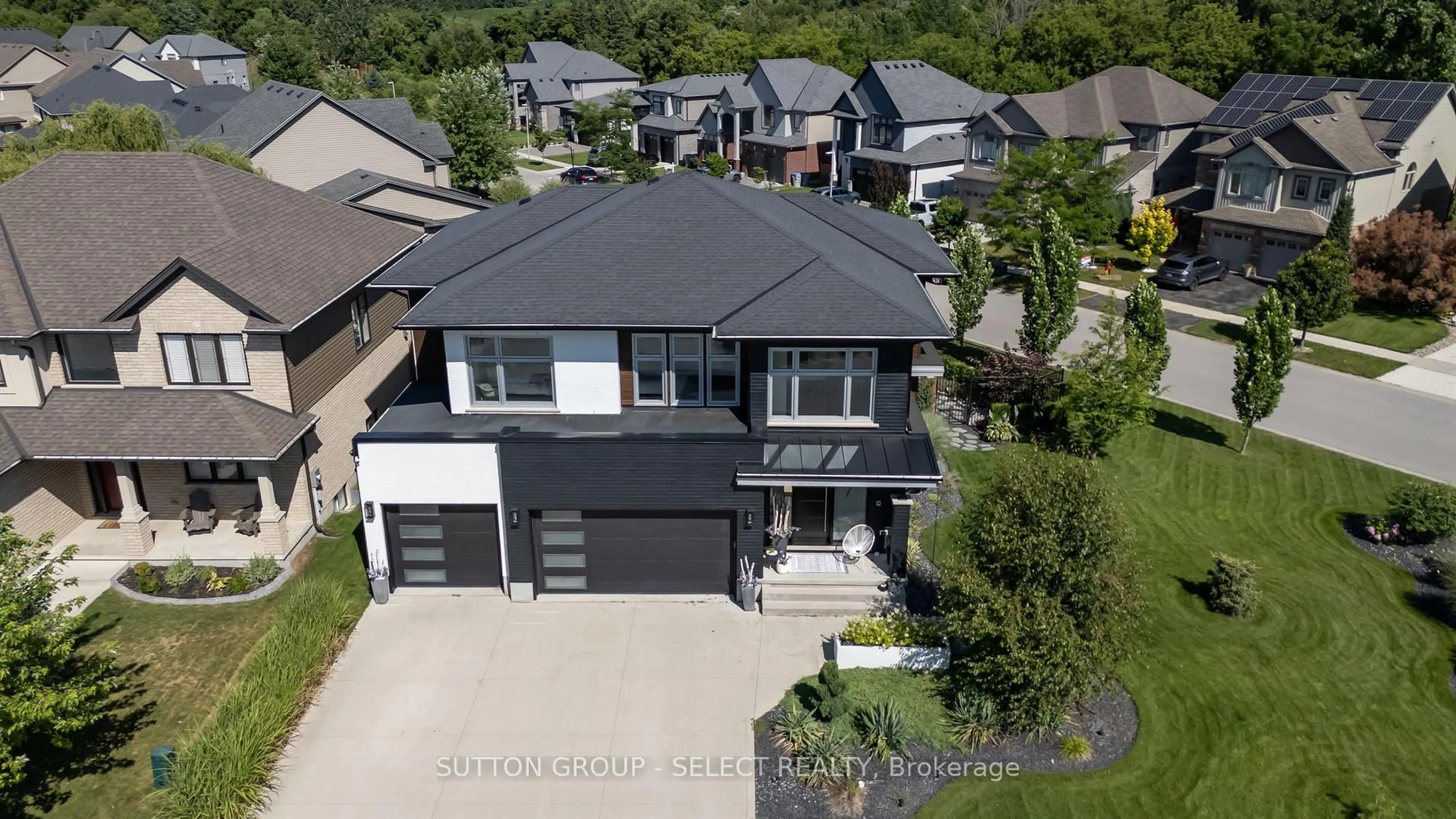 A pic from outside/outdoor area/front of a property/back of a property/a pic from drone, street for 7 Valleyview Cres, Middlesex Centre Ontario N0L 1R0