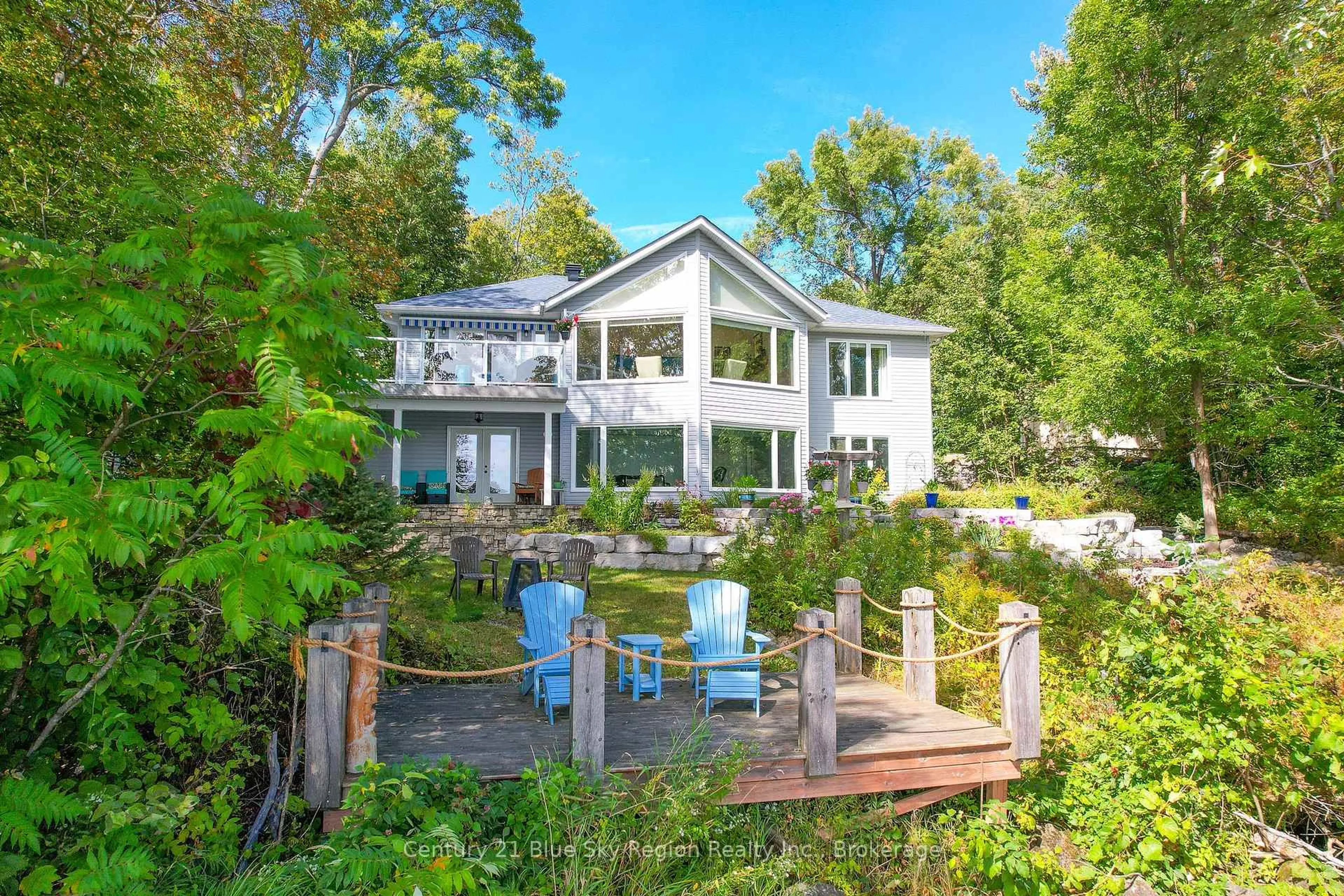 A pic from outside/outdoor area/front of a property/back of a property/a pic from drone, water/lake/river/ocean view for 101 MARINE Dr, Callander Ontario P0H 1H0