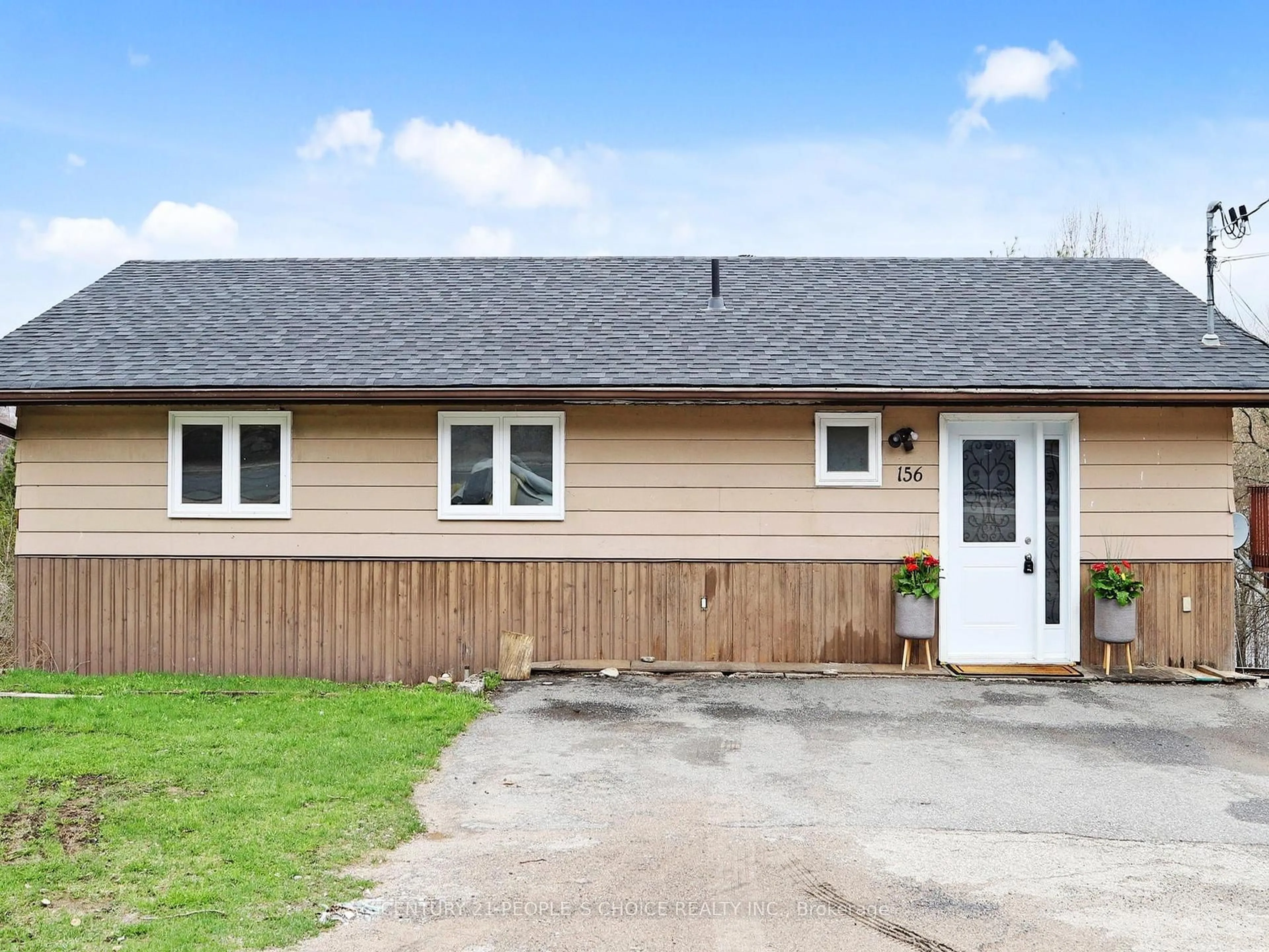 Home with vinyl exterior material, street for 156 Main St, Huntsville Ontario P1H 1X8