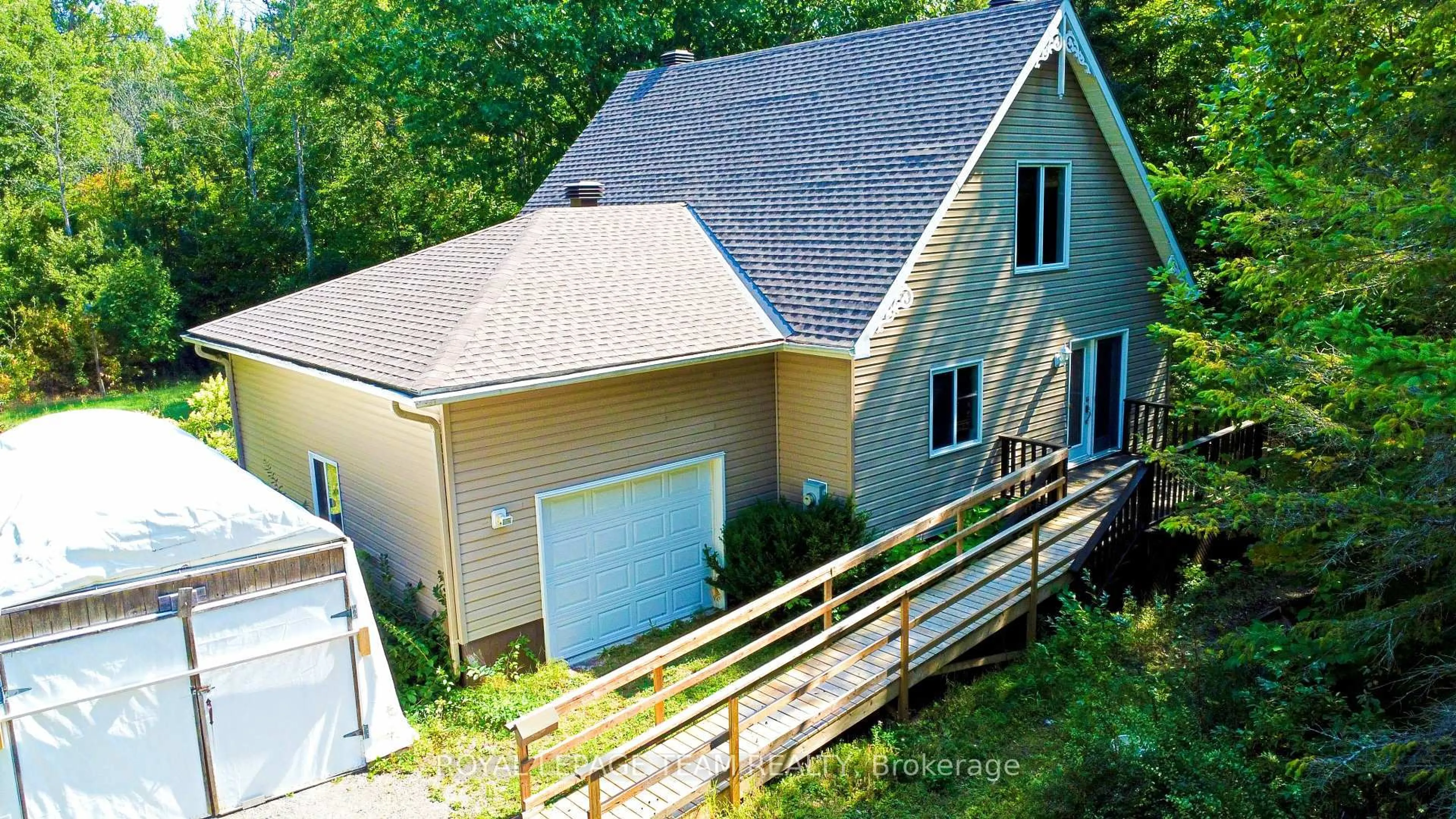 A pic from outside/outdoor area/front of a property/back of a property/a pic from drone, unknown for 4465 Carman Rd, South Dundas Ontario K0E 1K0