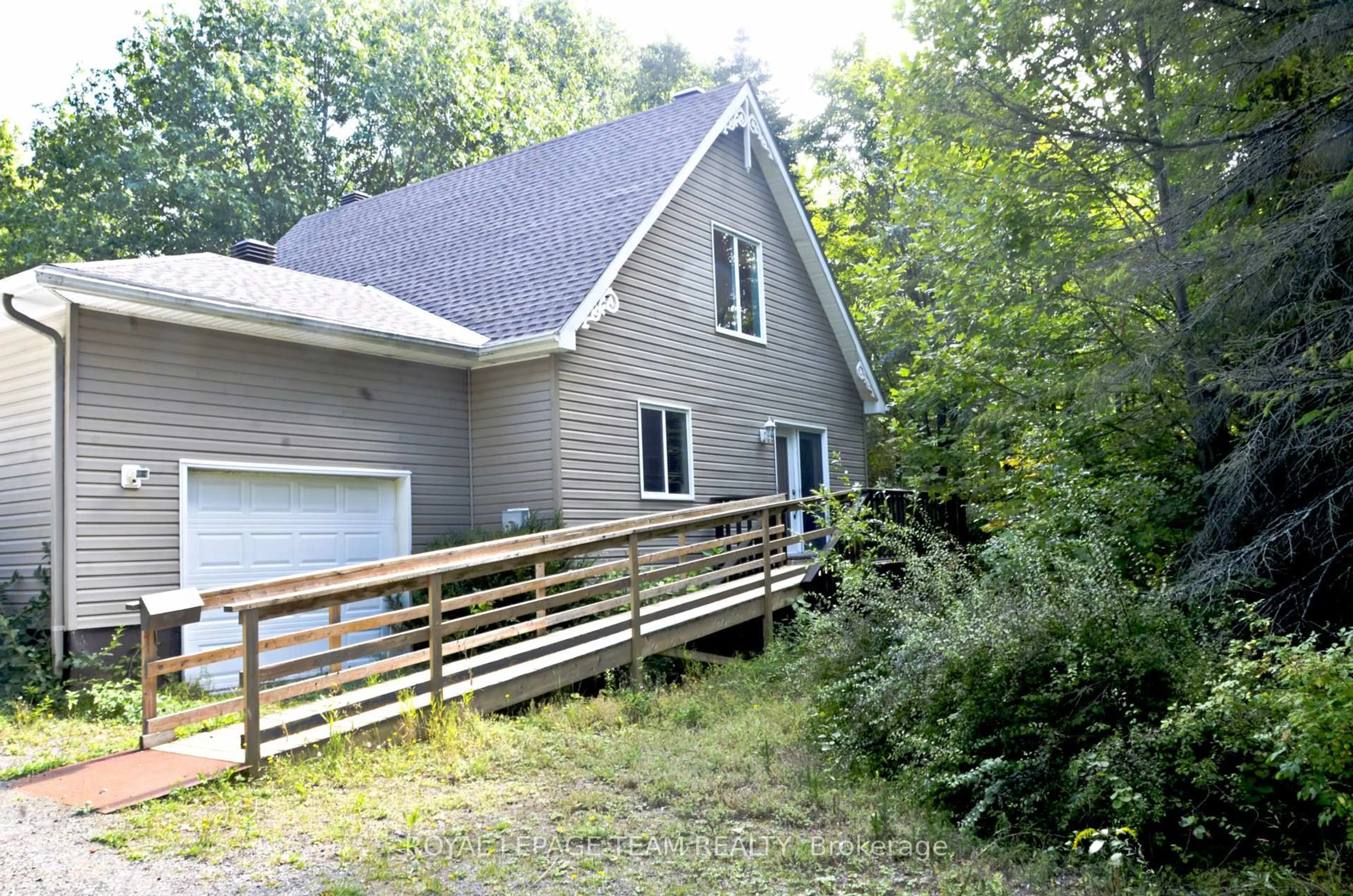 A pic from outside/outdoor area/front of a property/back of a property/a pic from drone, unknown for 4465 Carman Rd, South Dundas Ontario K0E 1K0