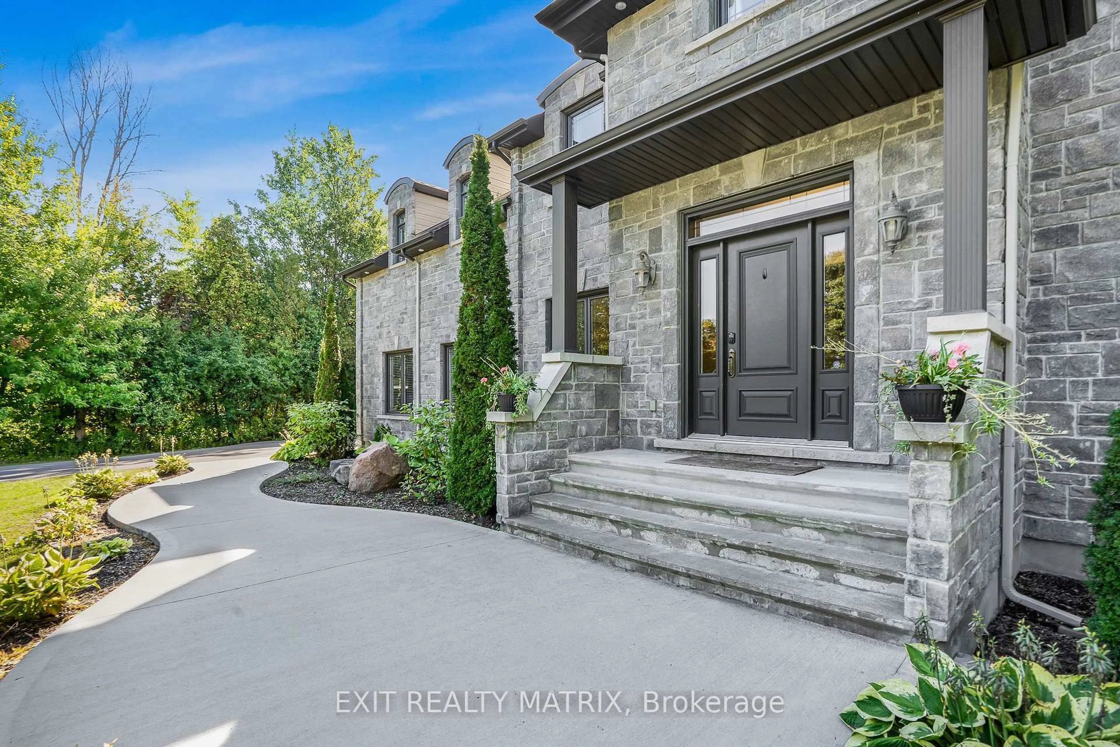 Indoor entryway for 15 Davidson St, Champlain Ontario K0B 1K0