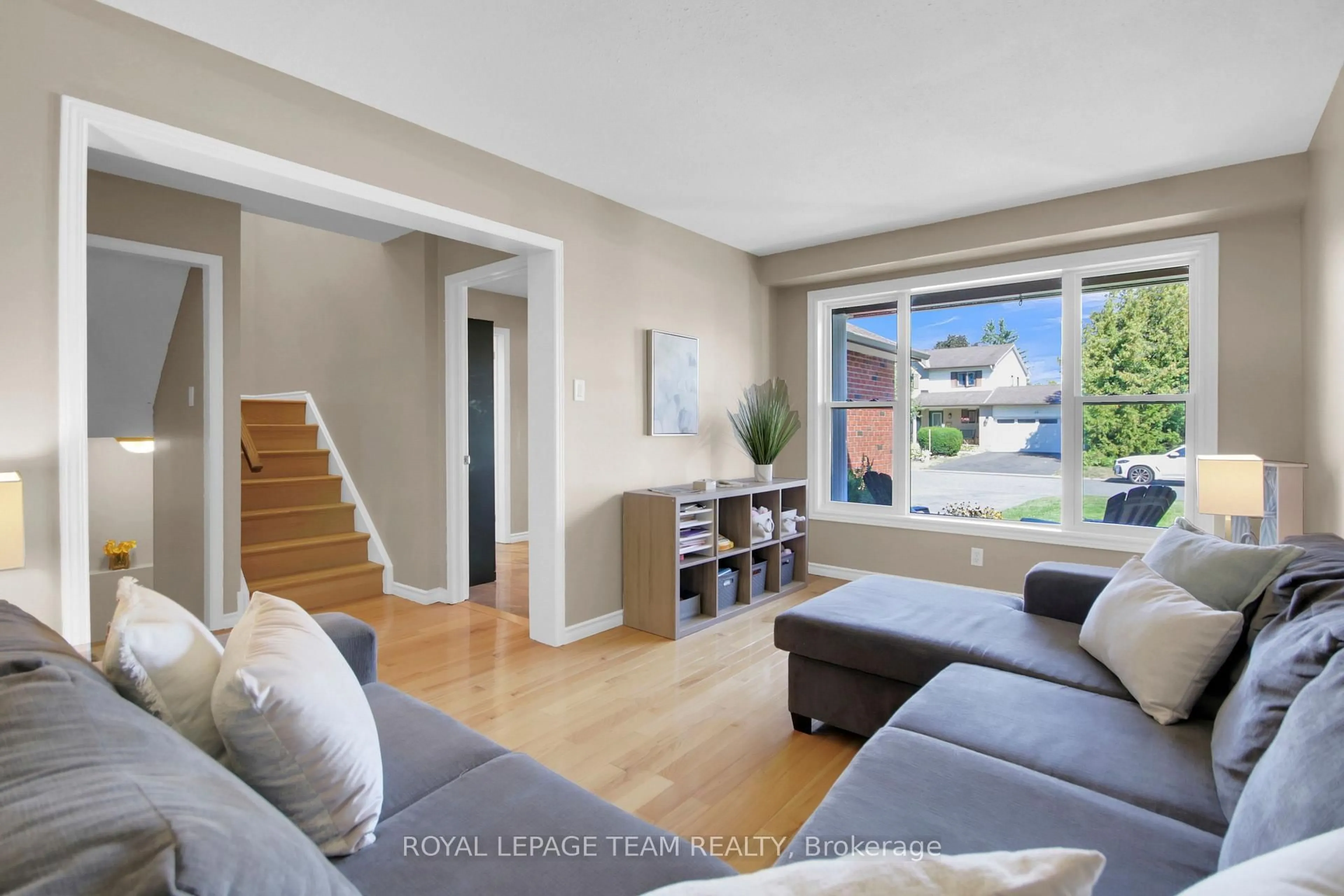 Living room with furniture, unknown for 18 Victor St, Ottawa Ontario K2S 1H9