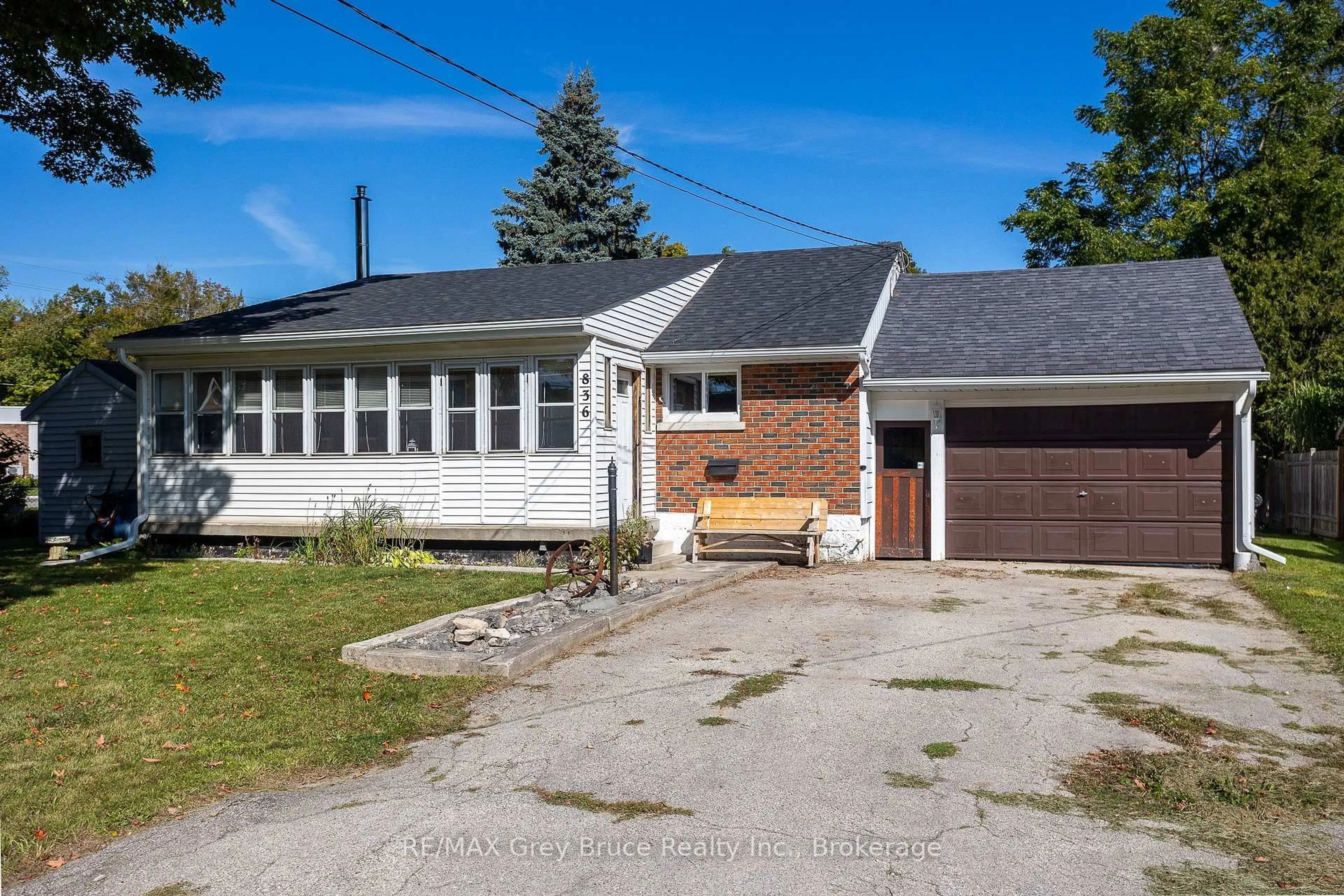 Unknown for 836 11TH St, Owen Sound Ontario N4K 3T3