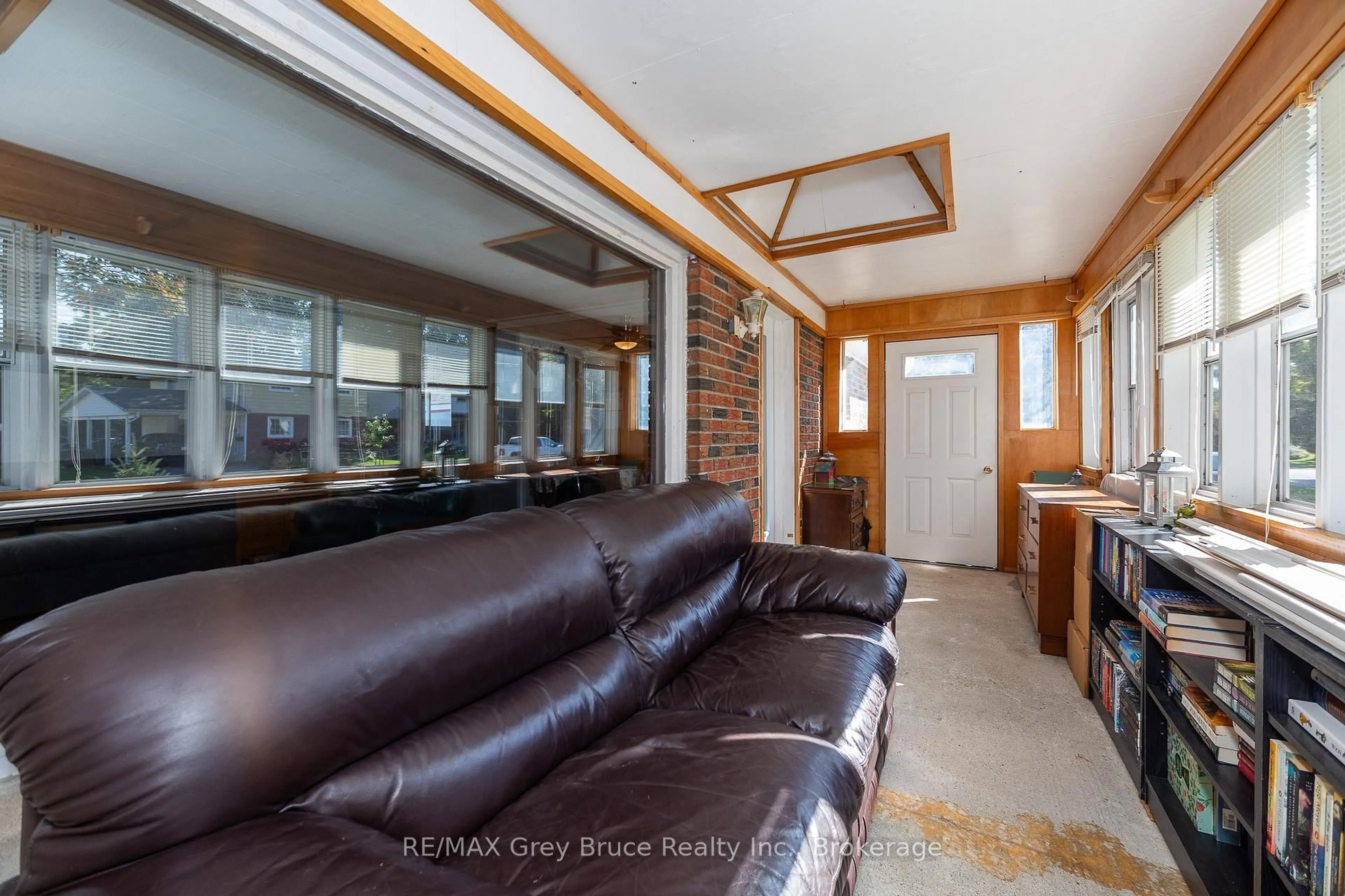 Living room with furniture, ceramic/tile floor for 836 11TH St, Owen Sound Ontario N4K 3T3