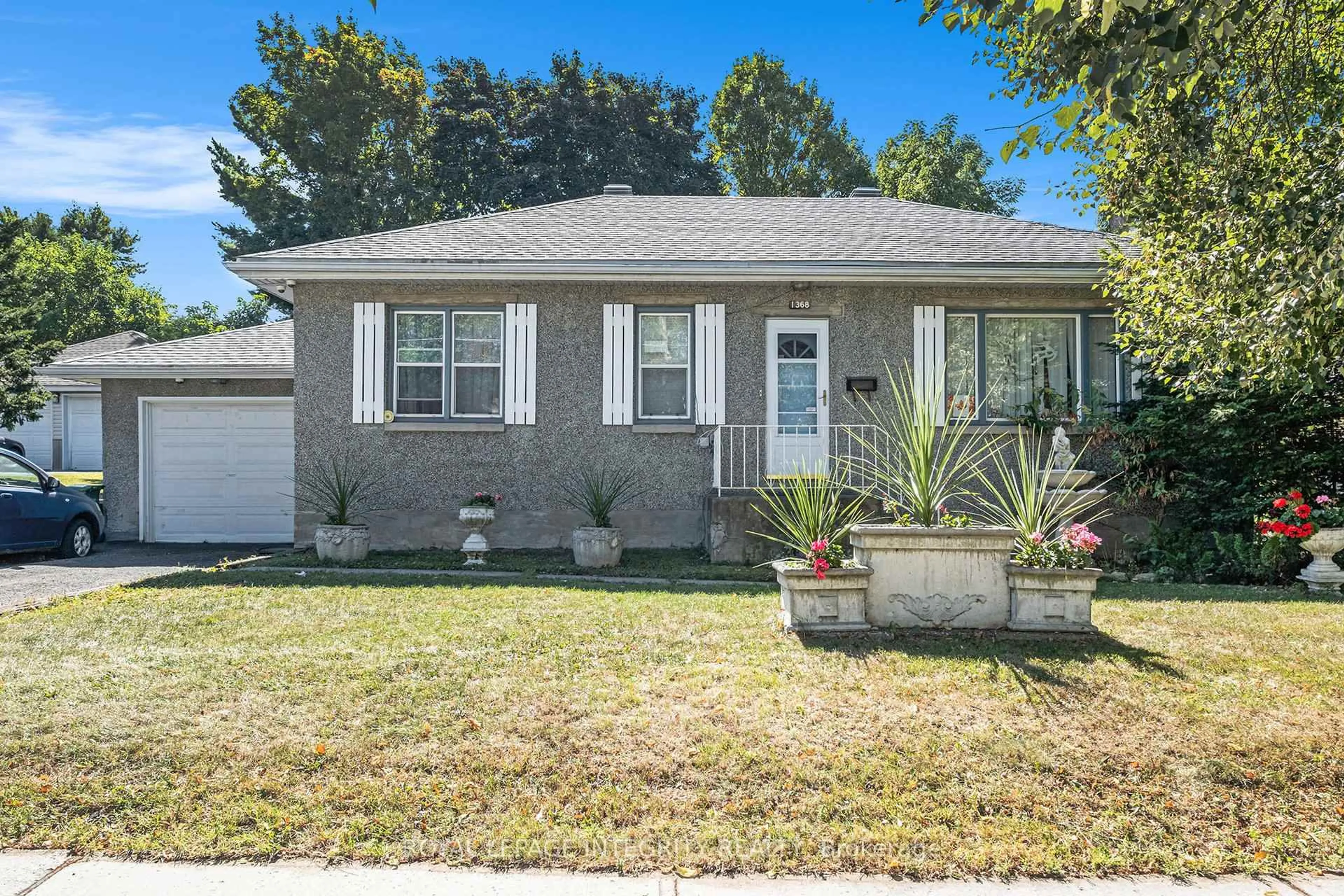 Home with vinyl exterior material, street for 1368 Kilborn Ave, Ottawa Ontario K1H 6L8