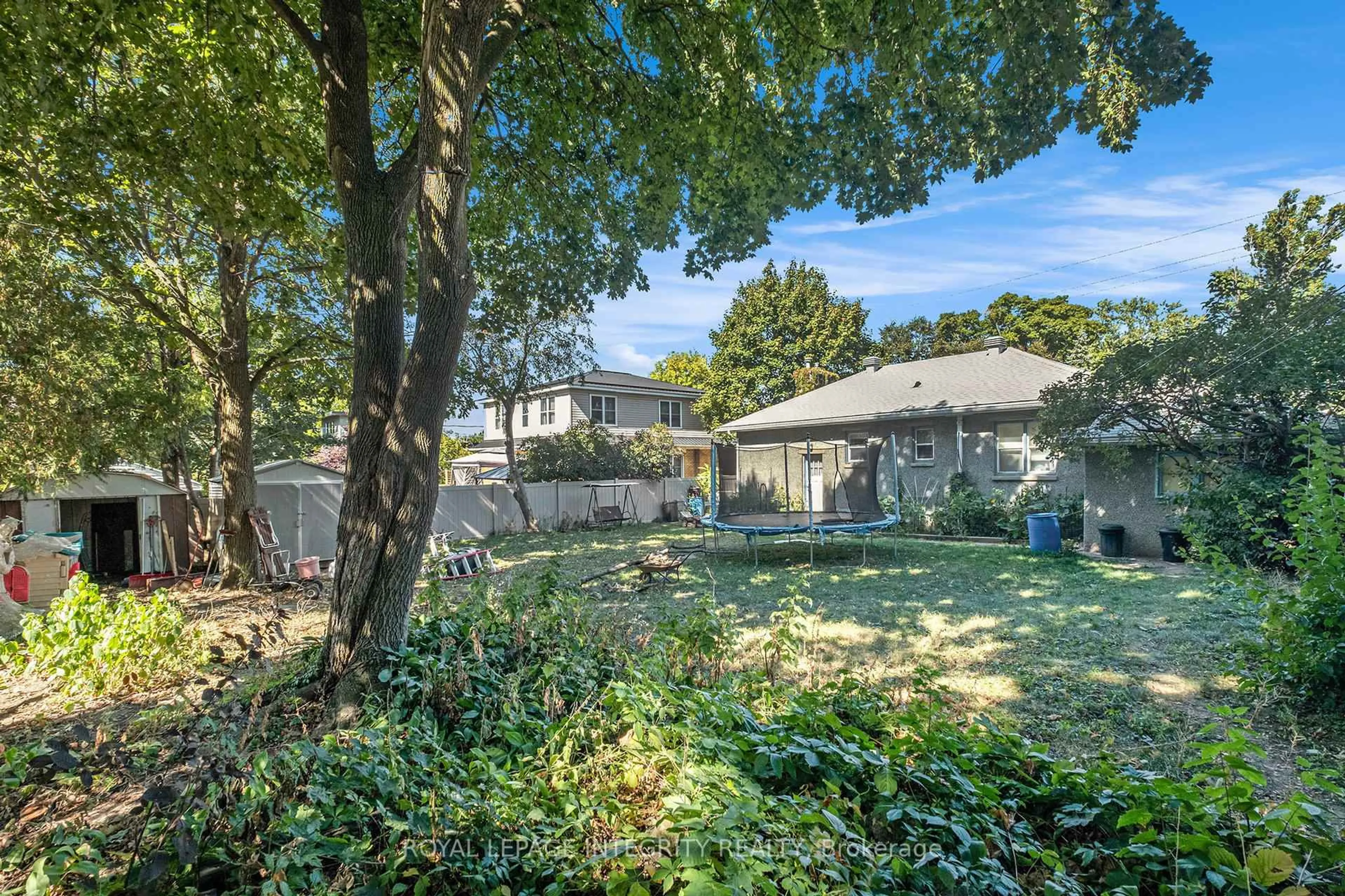 A pic from outside/outdoor area/front of a property/back of a property/a pic from drone, street for 1368 Kilborn Ave, Ottawa Ontario K1H 6L8