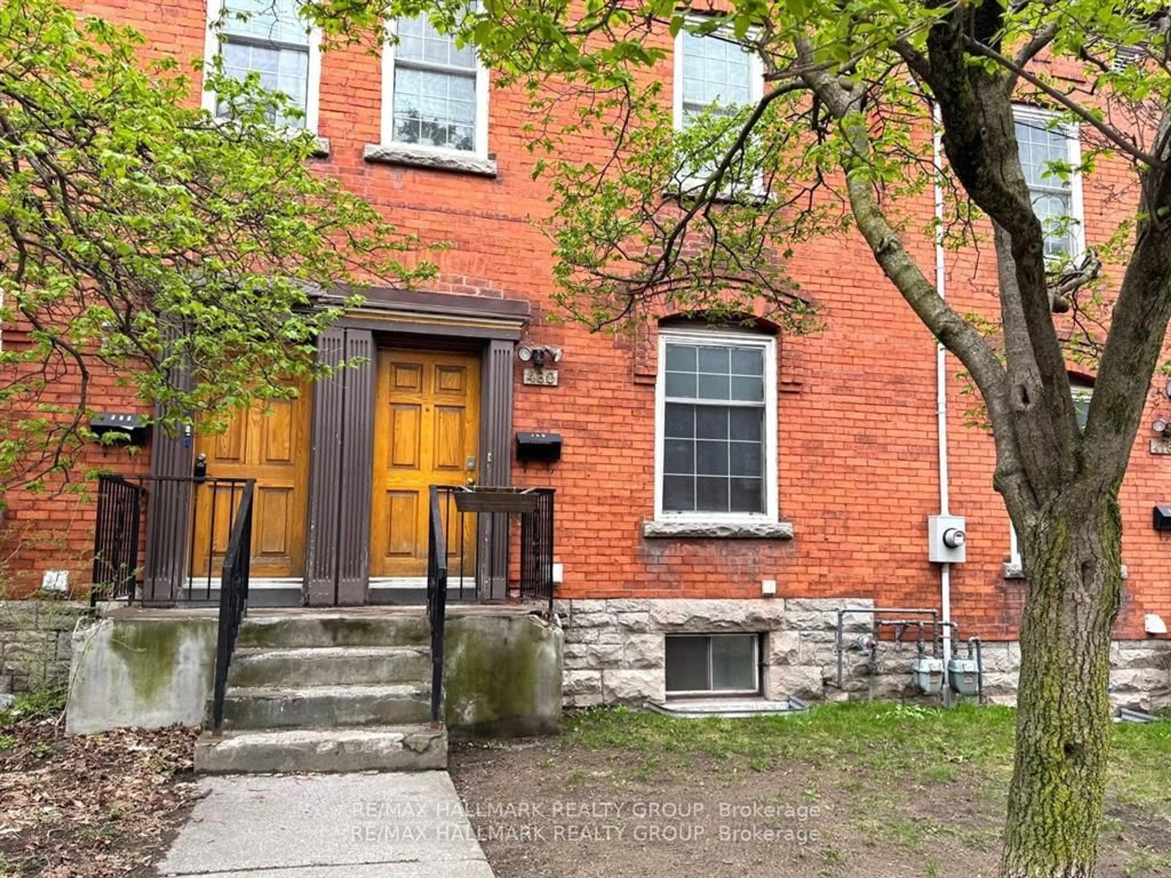 Home with brick exterior material, street for 480 Cumberland St, Ottawa Ontario K1N 7J9