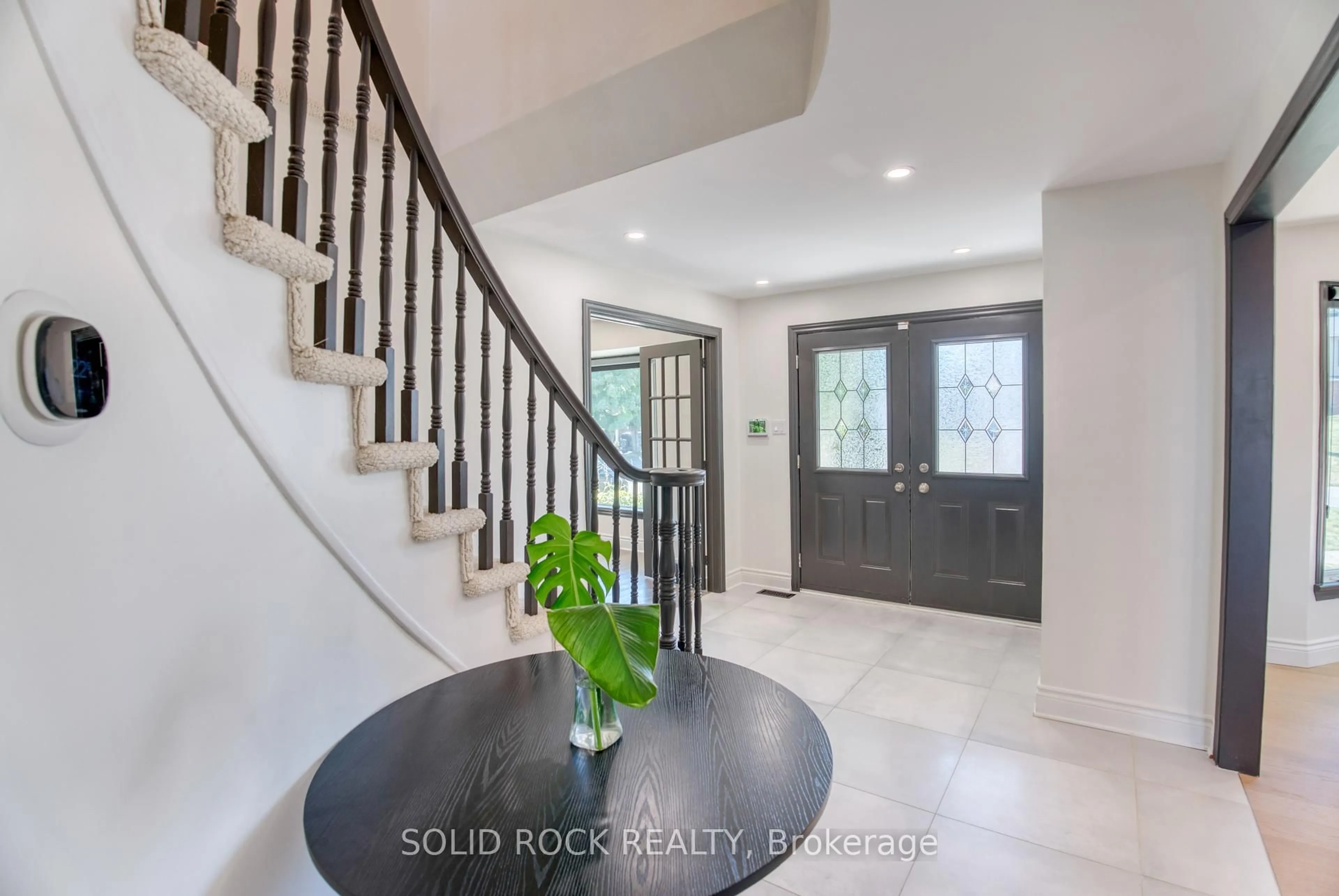 Indoor entryway for 13 Weatherwood Cres, Ottawa Ontario K2E 7C5