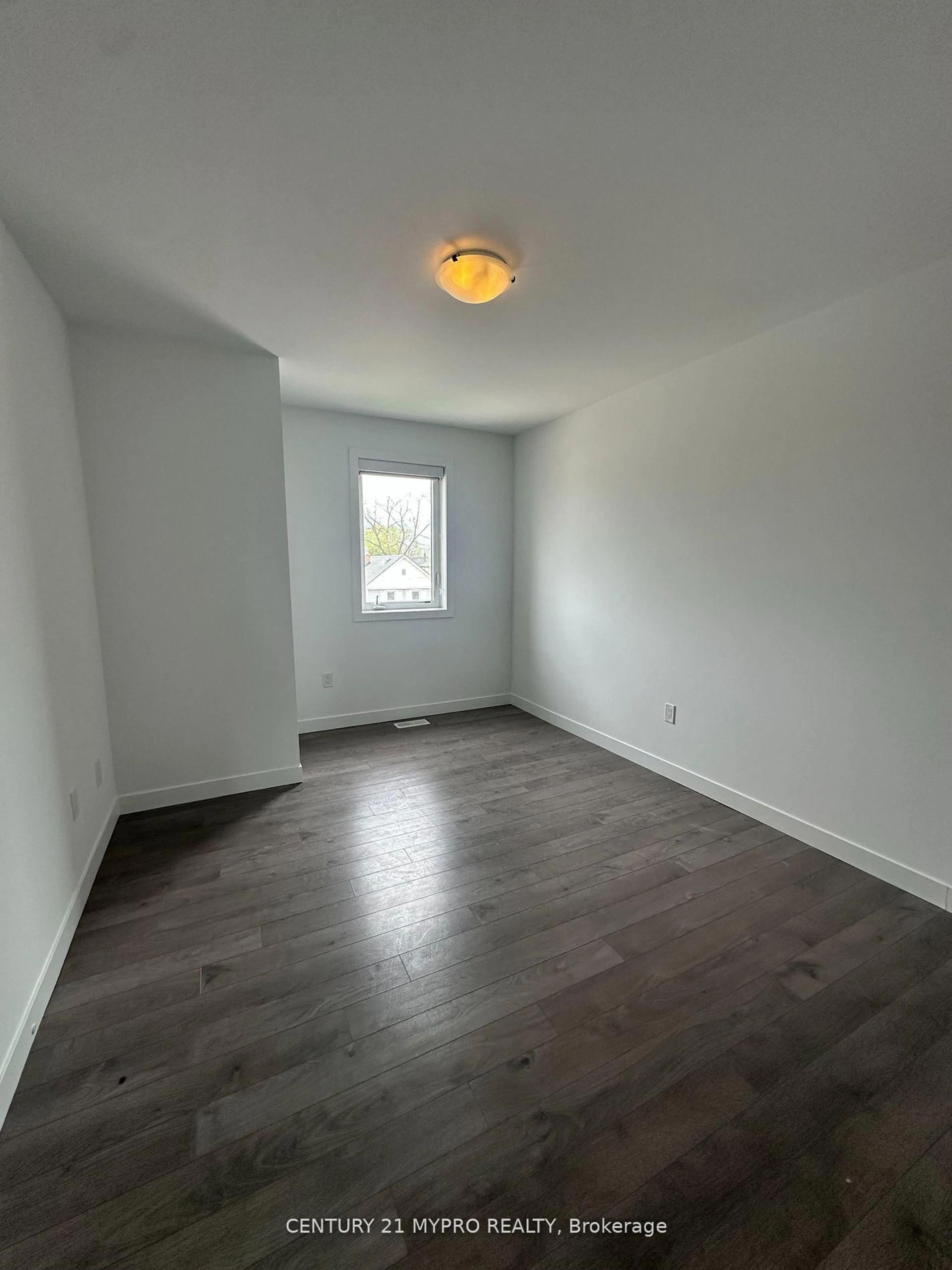 A pic of a room for 27 DENISTOUN St, Welland Ontario L3C 0H6