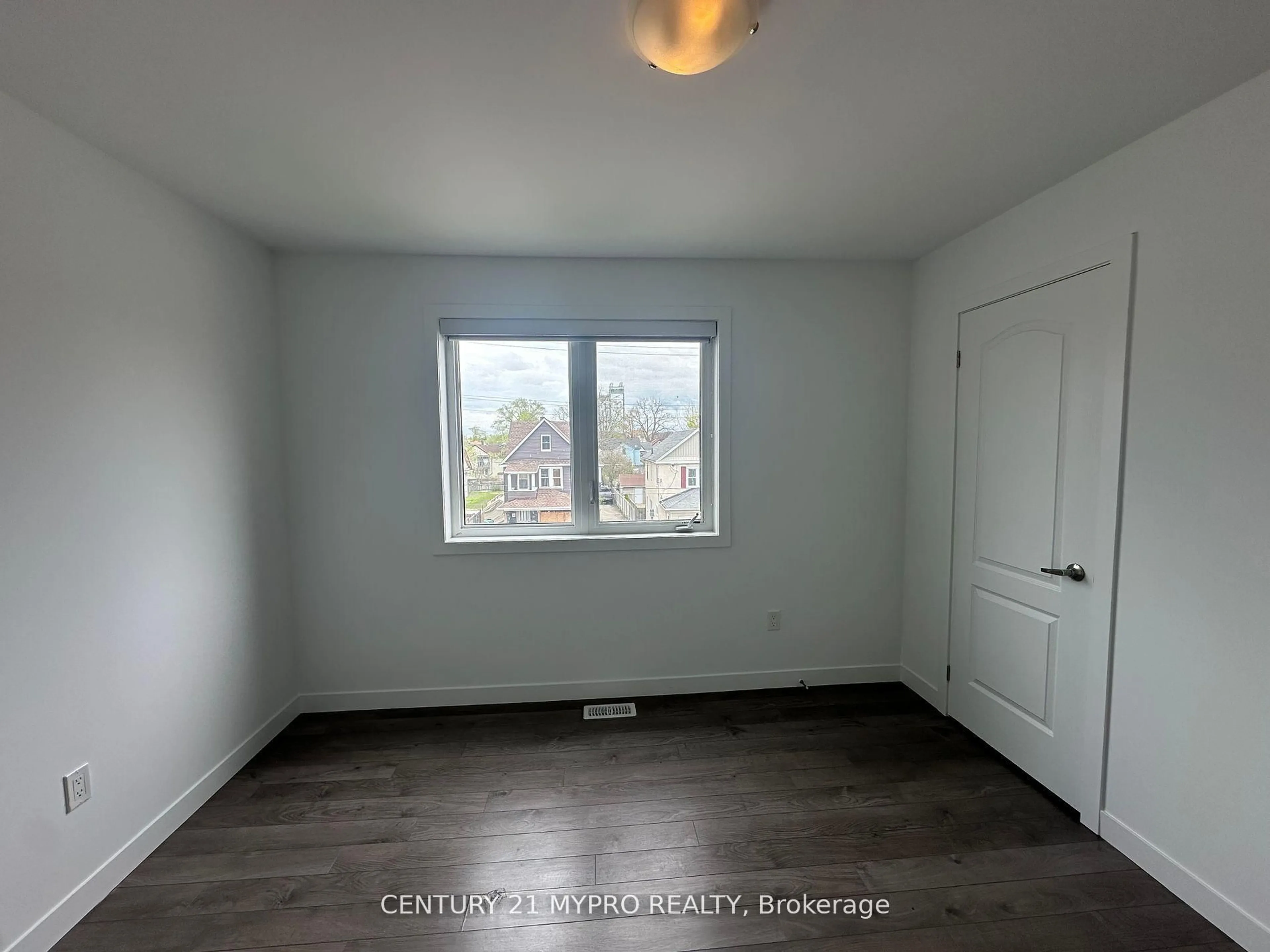 A pic of a room for 27 DENISTOUN St, Welland Ontario L3C 0H6