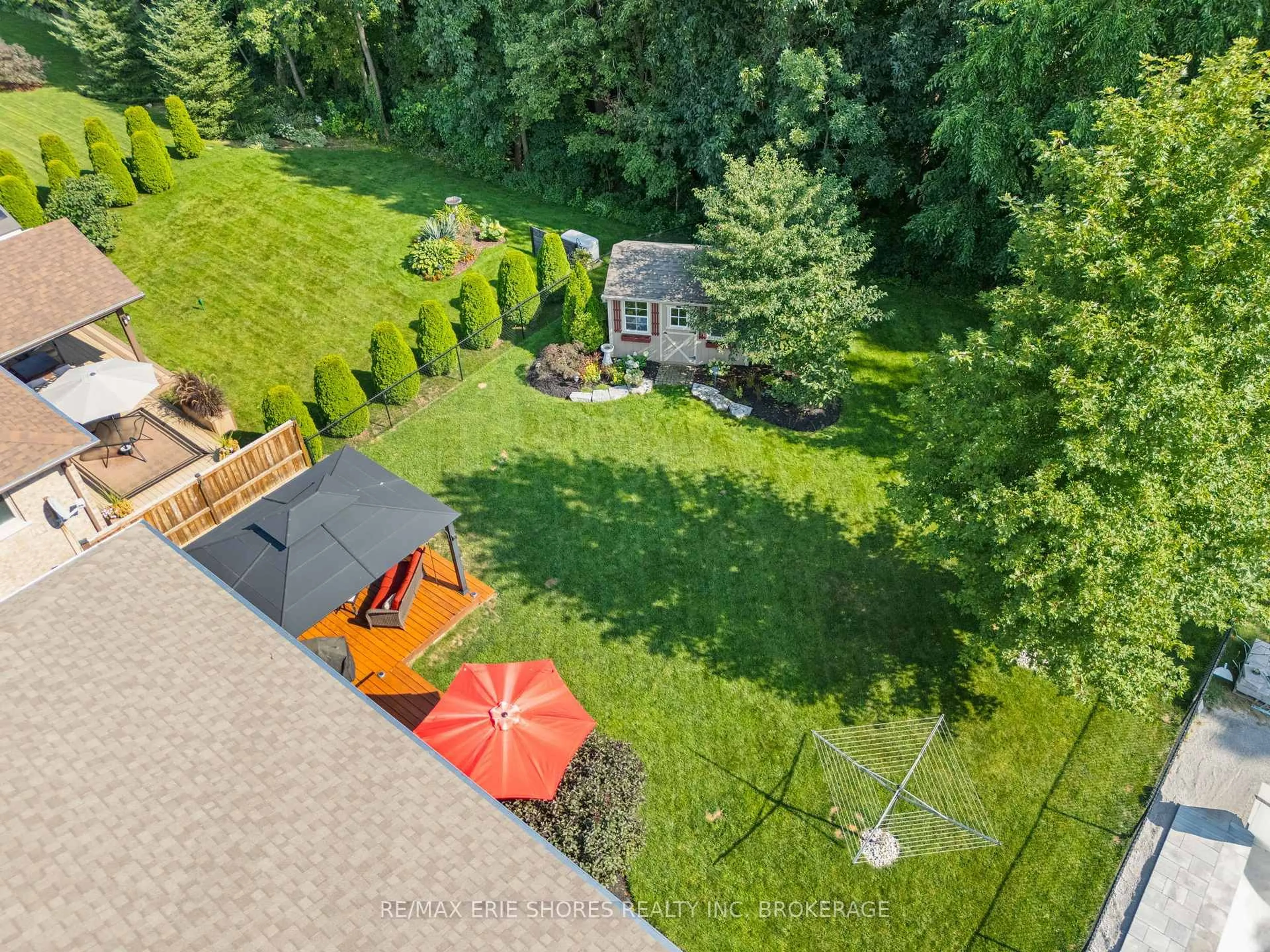 A pic from outside/outdoor area/front of a property/back of a property/a pic from drone, unknown for 55 Allandale Cres, Norfolk Ontario N3Y 0B4