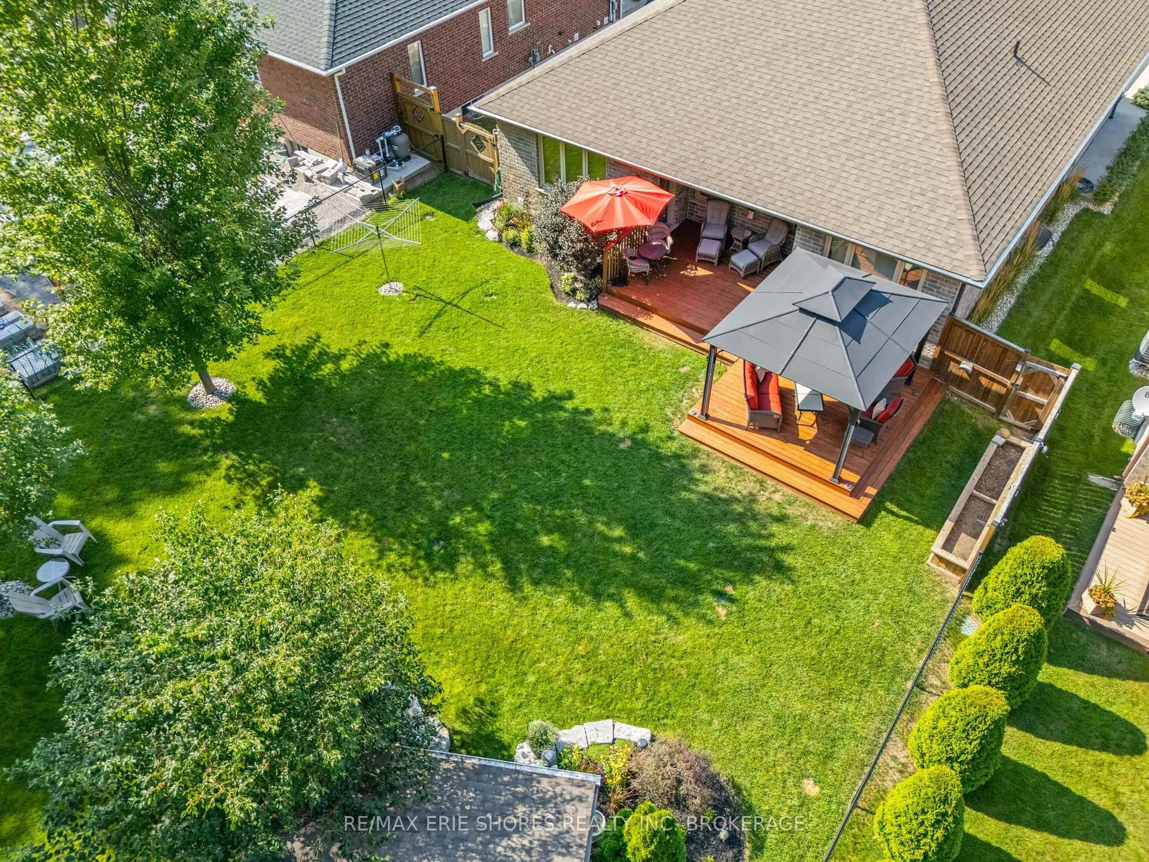 A pic from outside/outdoor area/front of a property/back of a property/a pic from drone, unknown for 55 Allandale Cres, Norfolk Ontario N3Y 0B4