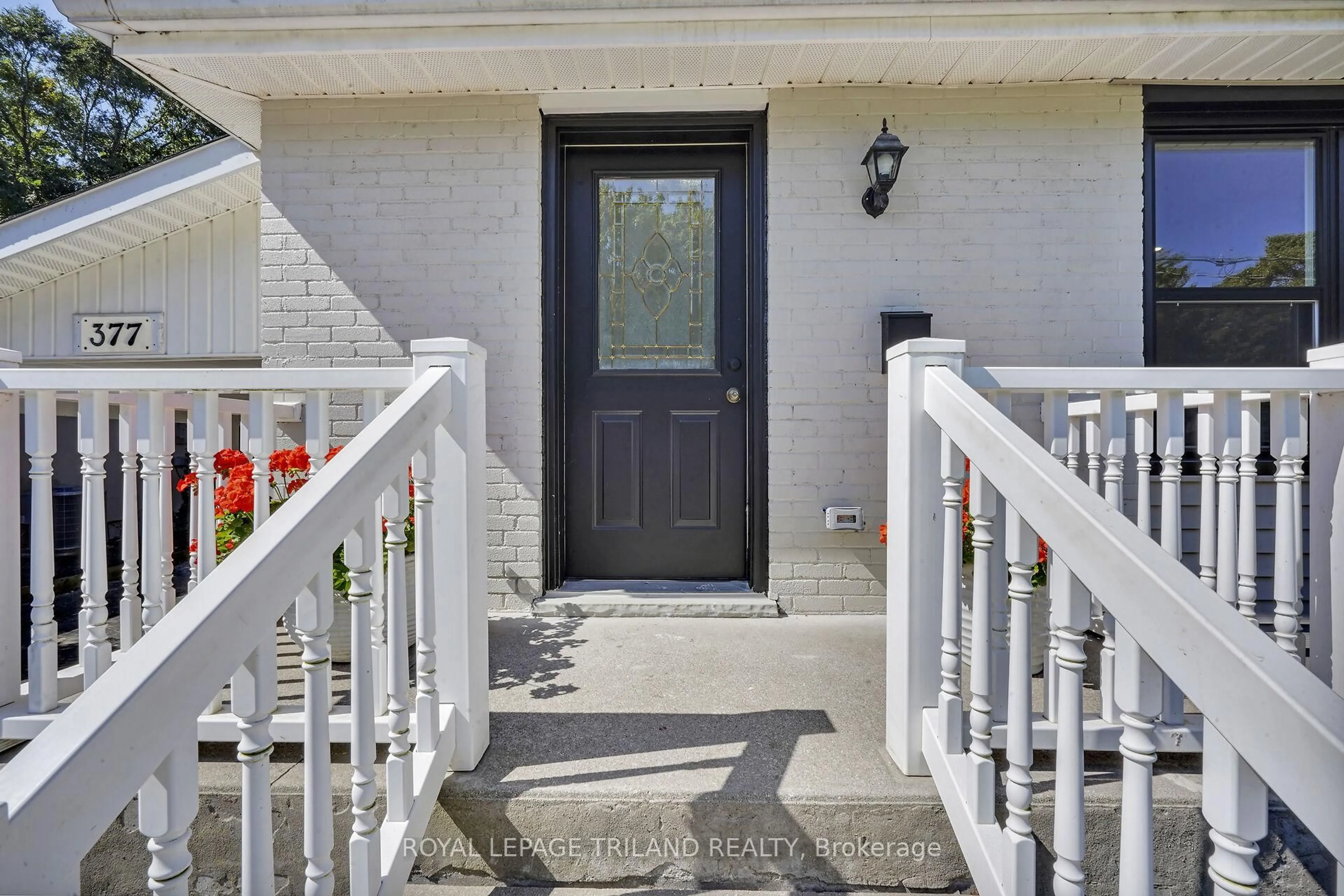 Indoor entryway for 377 Stephen St, London South Ontario N6K 2N4