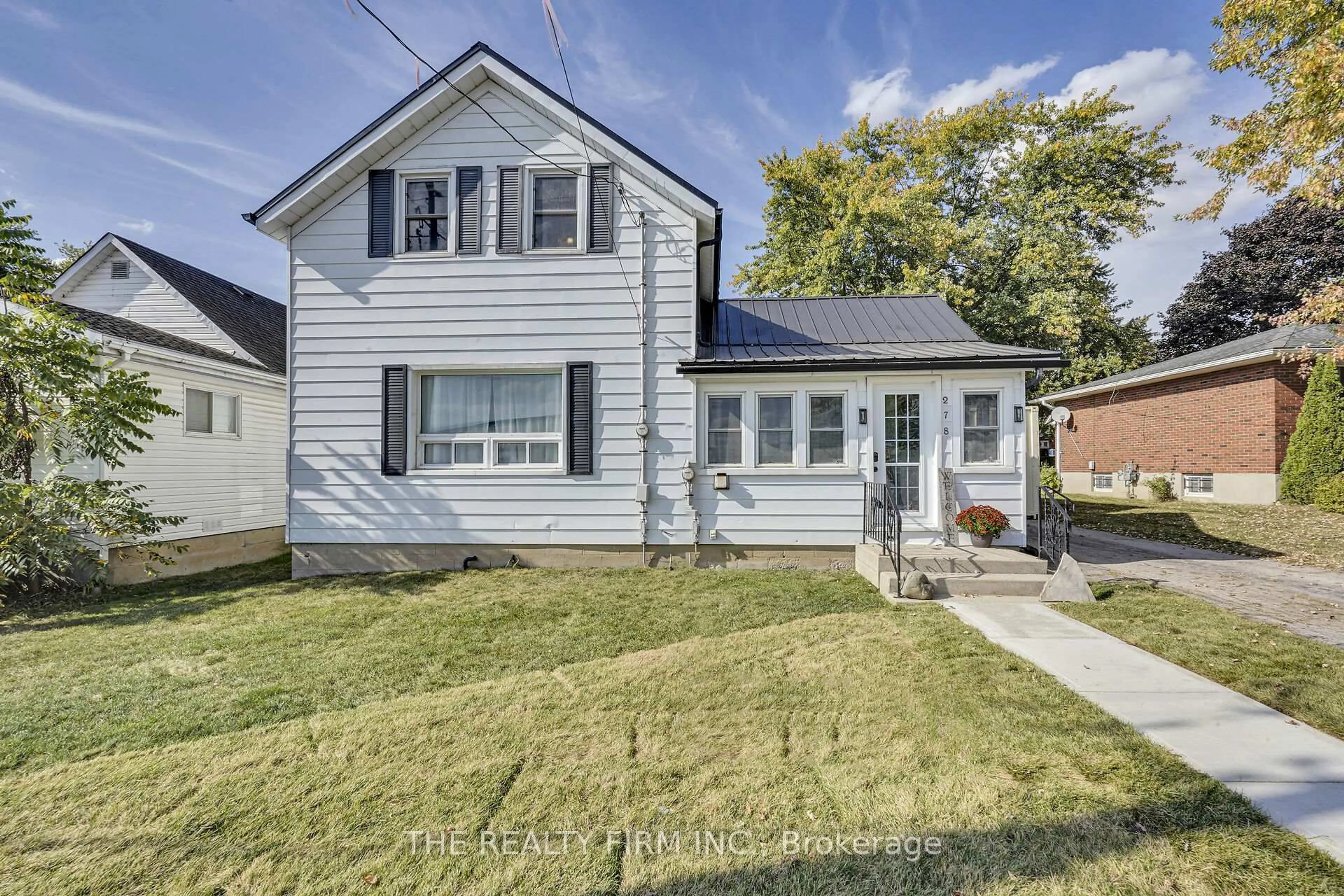 Home with vinyl exterior material, street for 278 Upper Queen Ave, Thames Centre Ontario N0M 2P0