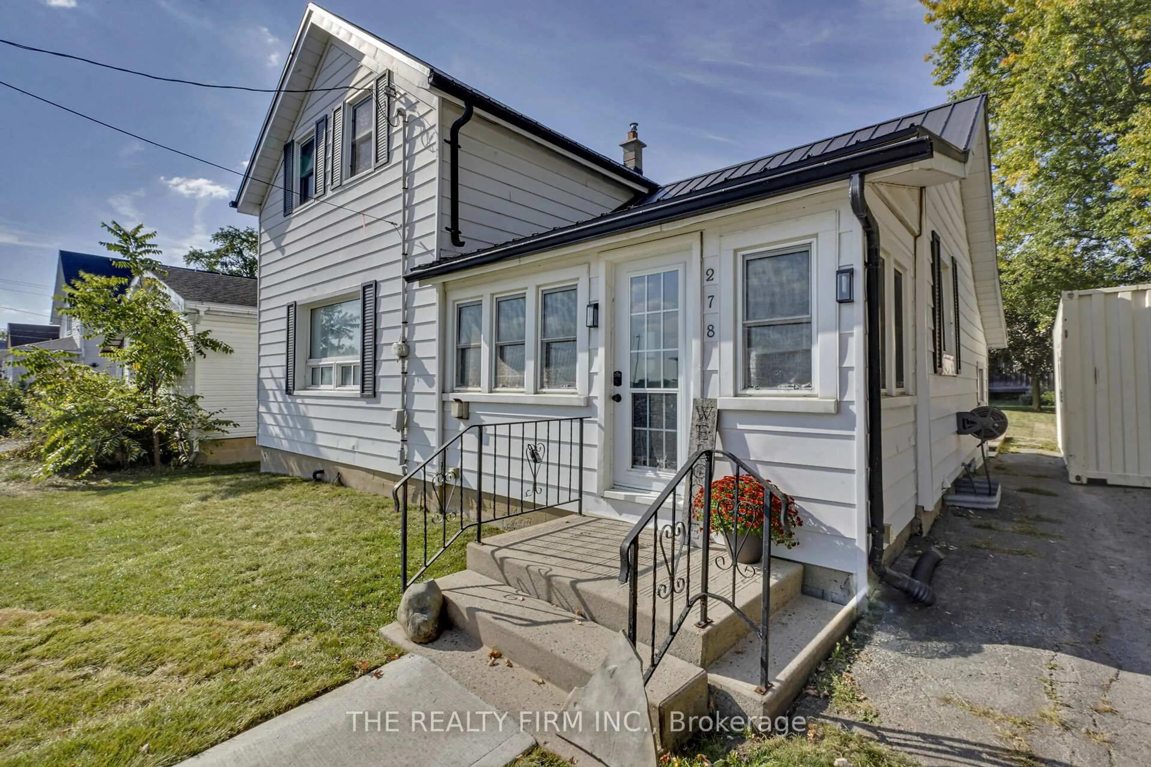 Home with vinyl exterior material, street for 278 Upper Queen Ave, Thames Centre Ontario N0M 2P0