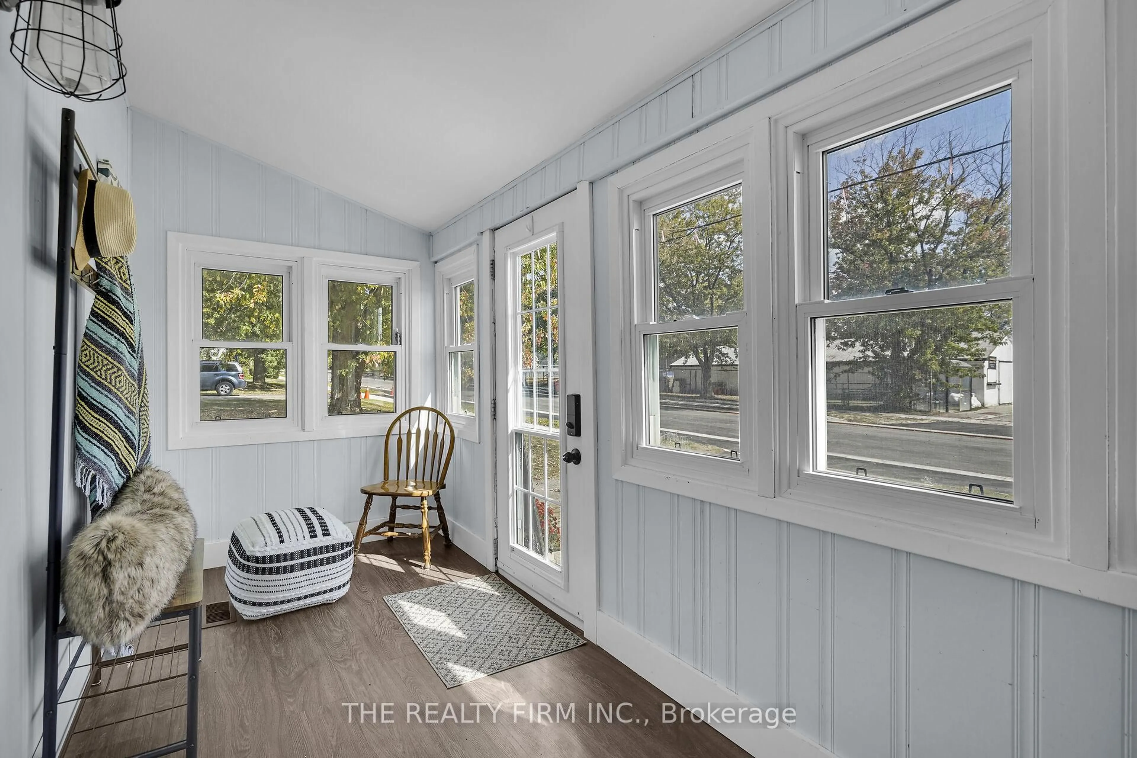 Indoor entryway for 278 Upper Queen Ave, Thames Centre Ontario N0M 2P0