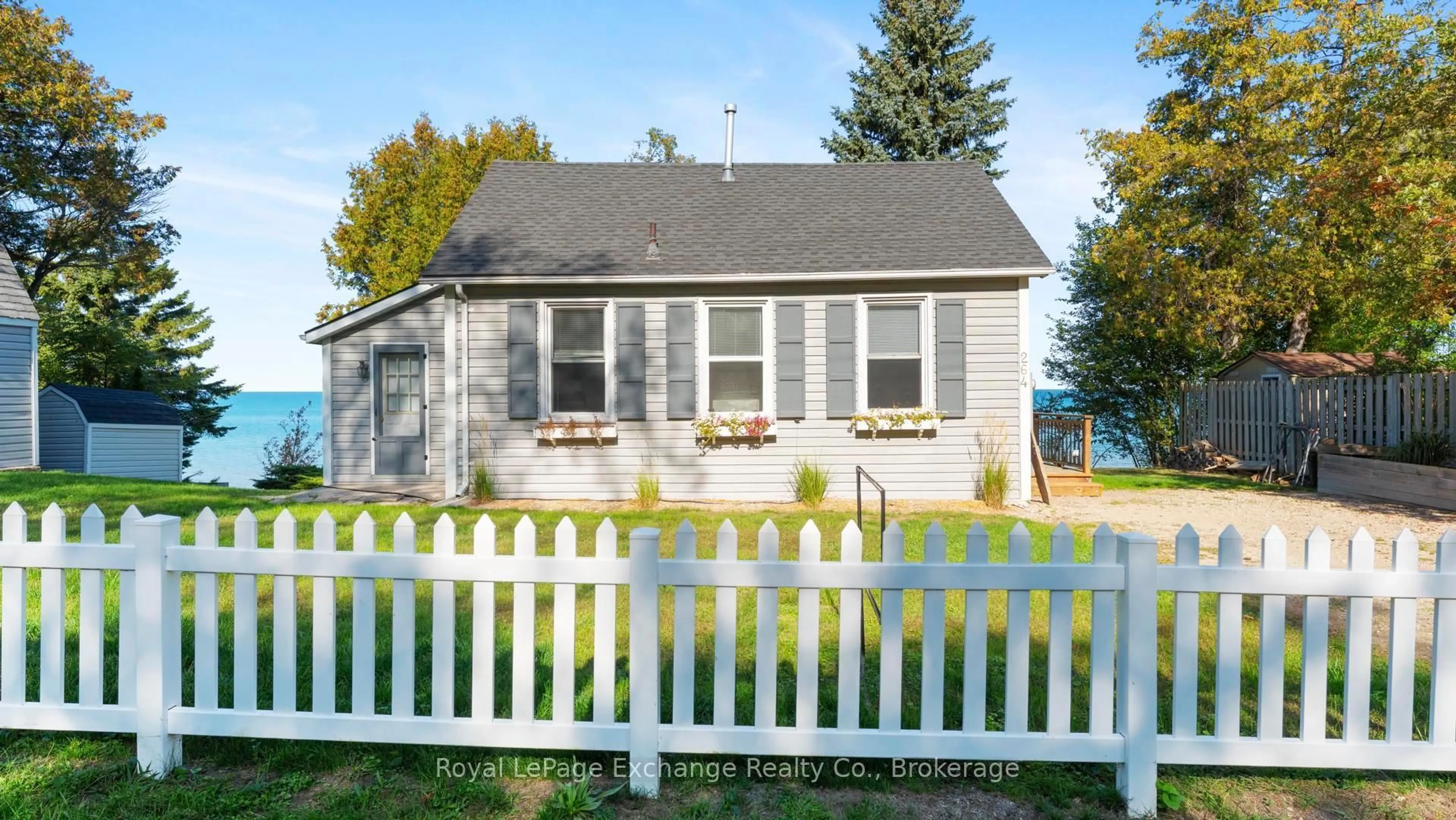 Home with vinyl exterior material, water/lake/river/ocean view for 264 Goderich, Kincardine Ontario N2Z 2K3