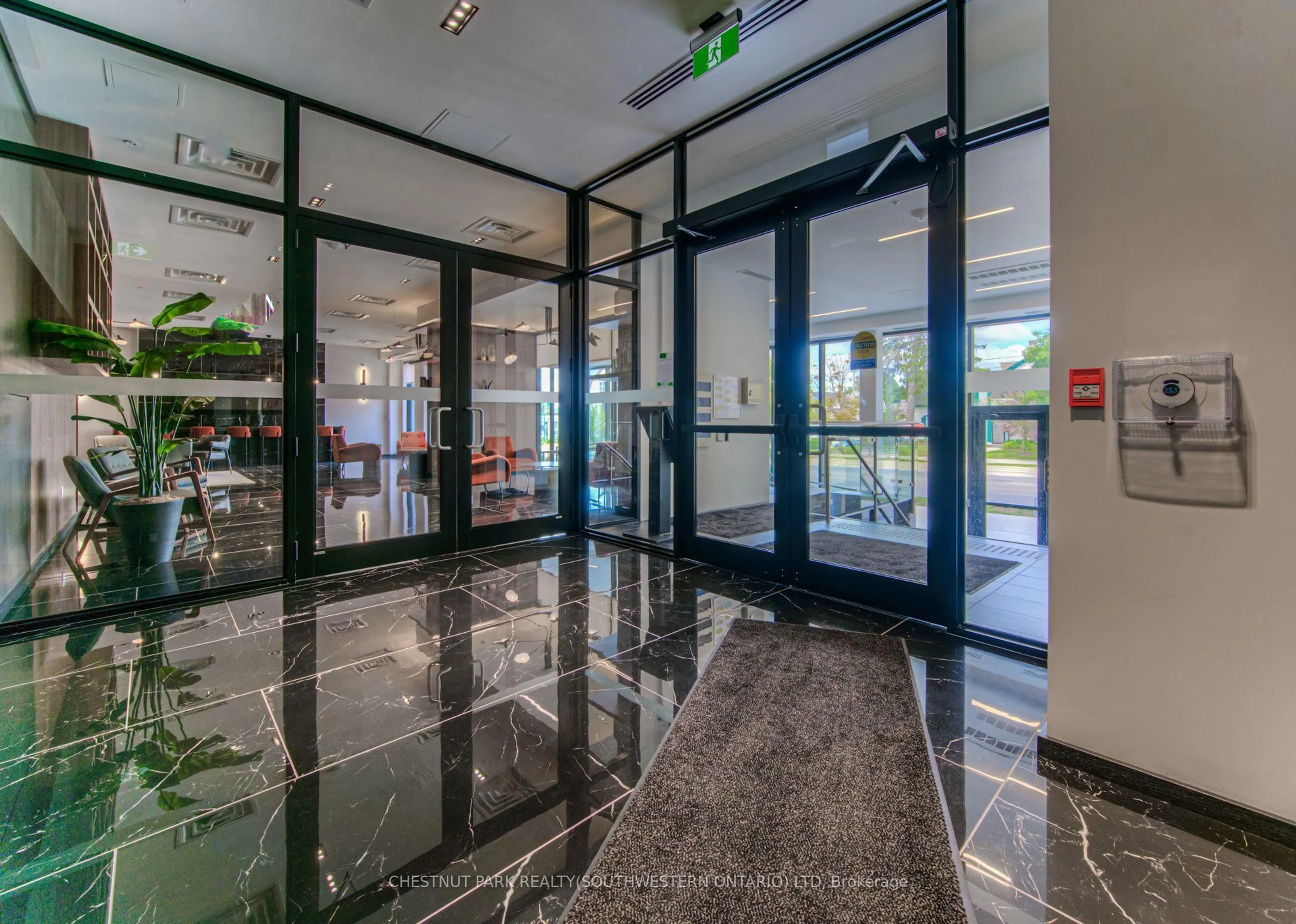 Indoor foyer for 181 King St #1811, Waterloo Ontario N2J 0E7