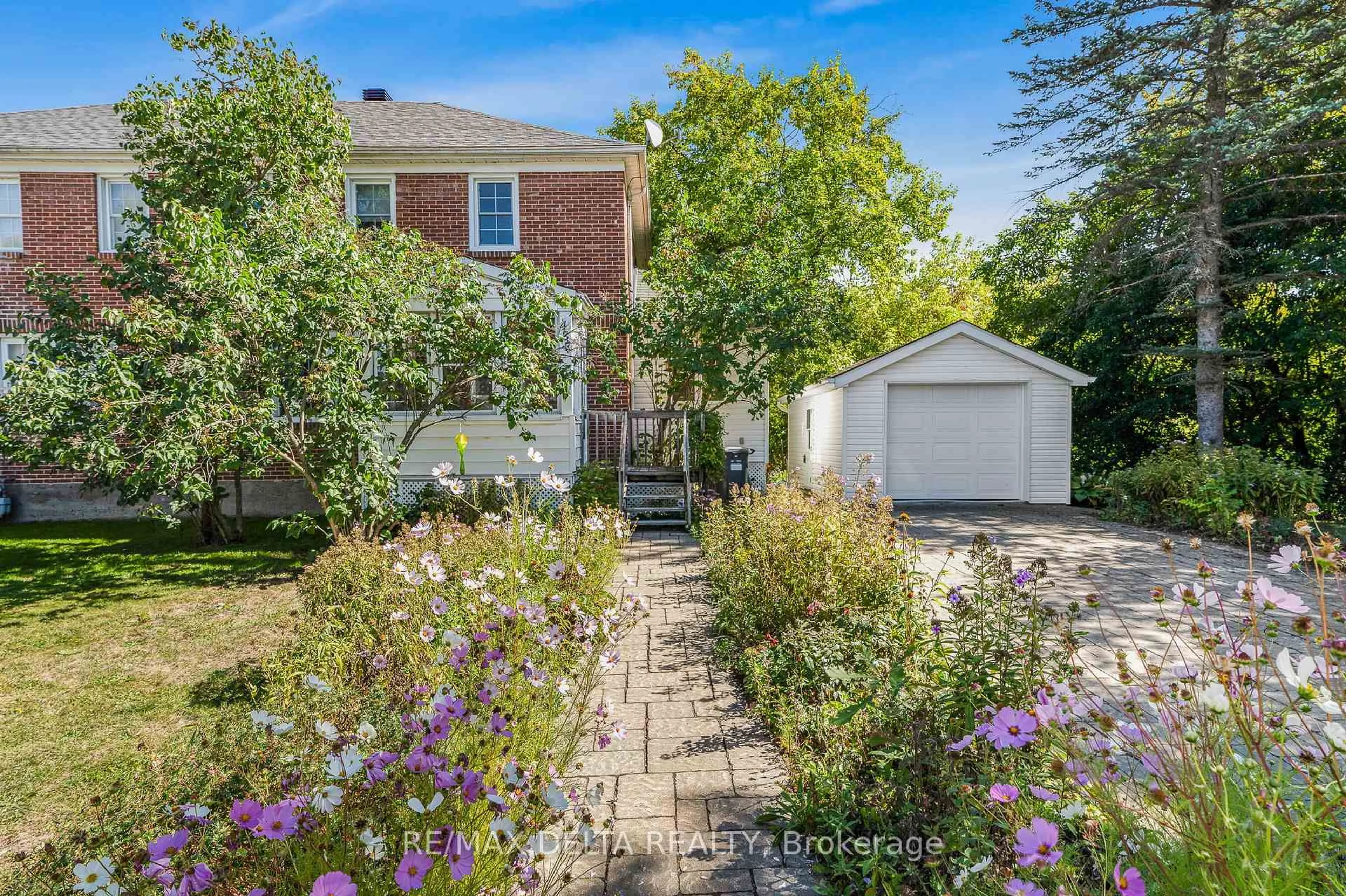 A pic from outside/outdoor area/front of a property/back of a property/a pic from drone, street for 487 Allan St, Hawkesbury Ontario K6A 2M3