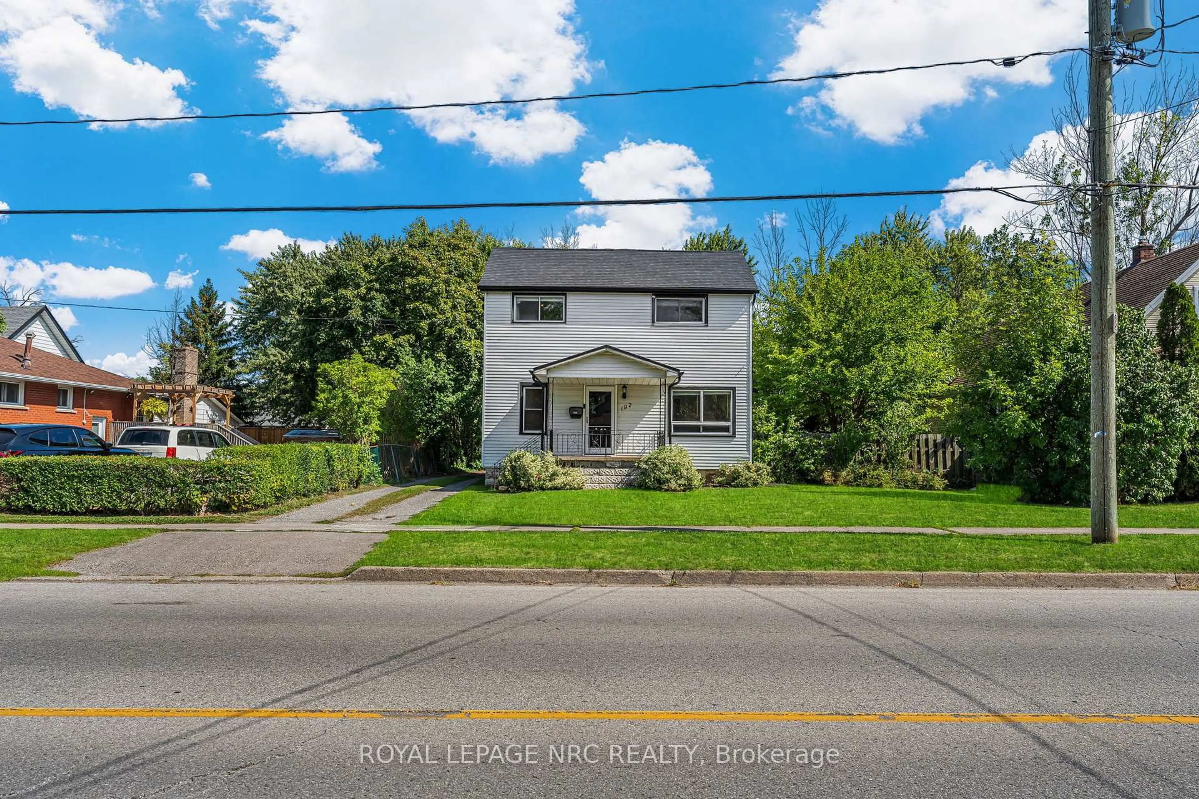 A pic from outside/outdoor area/front of a property/back of a property/a pic from drone, street for 192 CENTRAL Ave, Fort Erie Ontario L2A 3S7