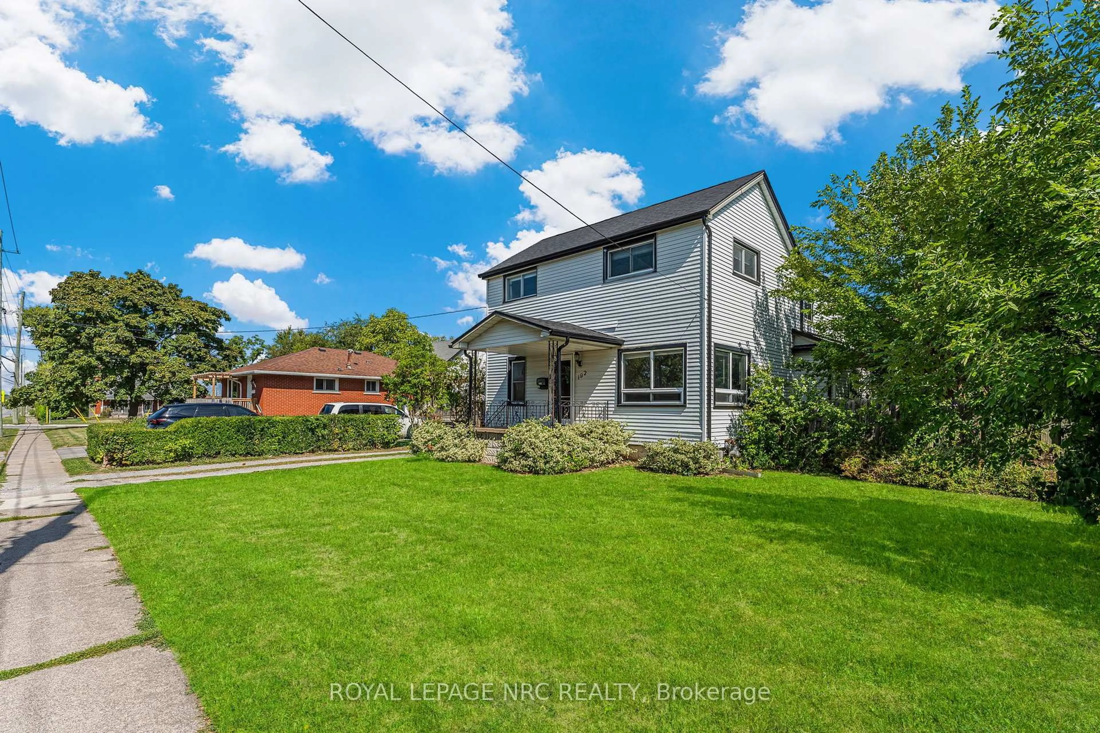 A pic from outside/outdoor area/front of a property/back of a property/a pic from drone, street for 192 CENTRAL Ave, Fort Erie Ontario L2A 3S7