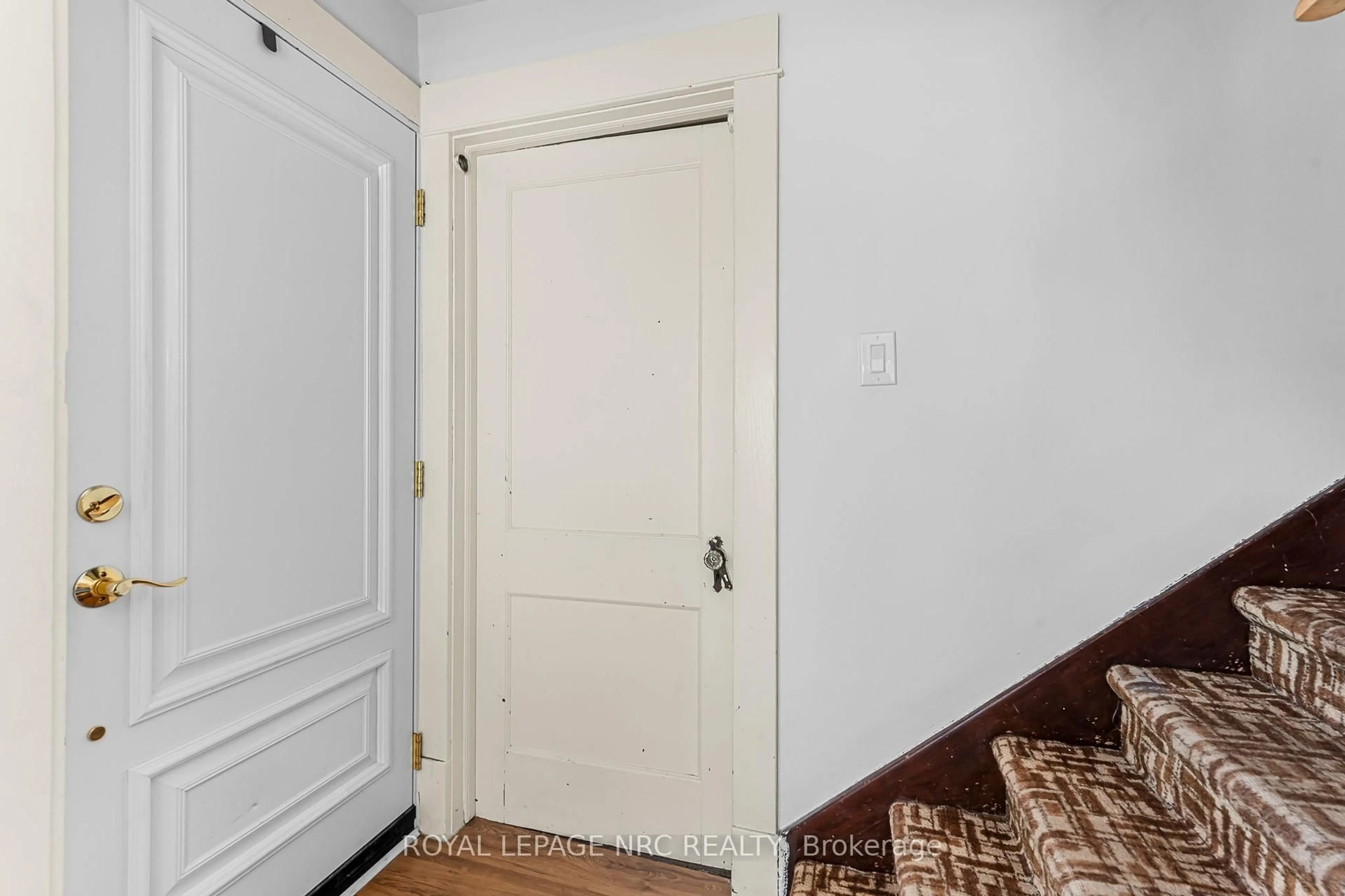 Indoor entryway for 192 CENTRAL Ave, Fort Erie Ontario L2A 3S7