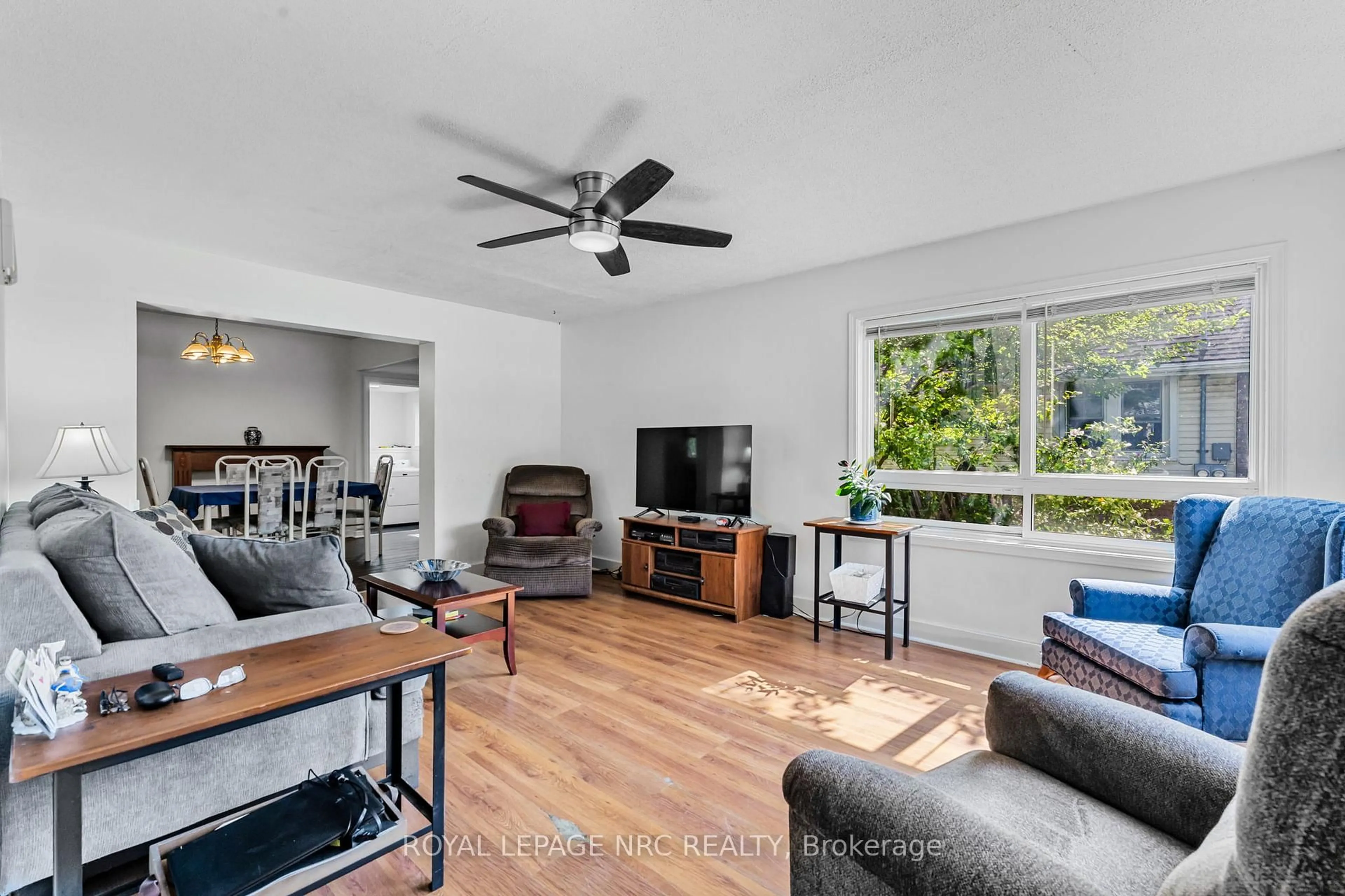 Living room with furniture, unknown for 192 CENTRAL Ave, Fort Erie Ontario L2A 3S7