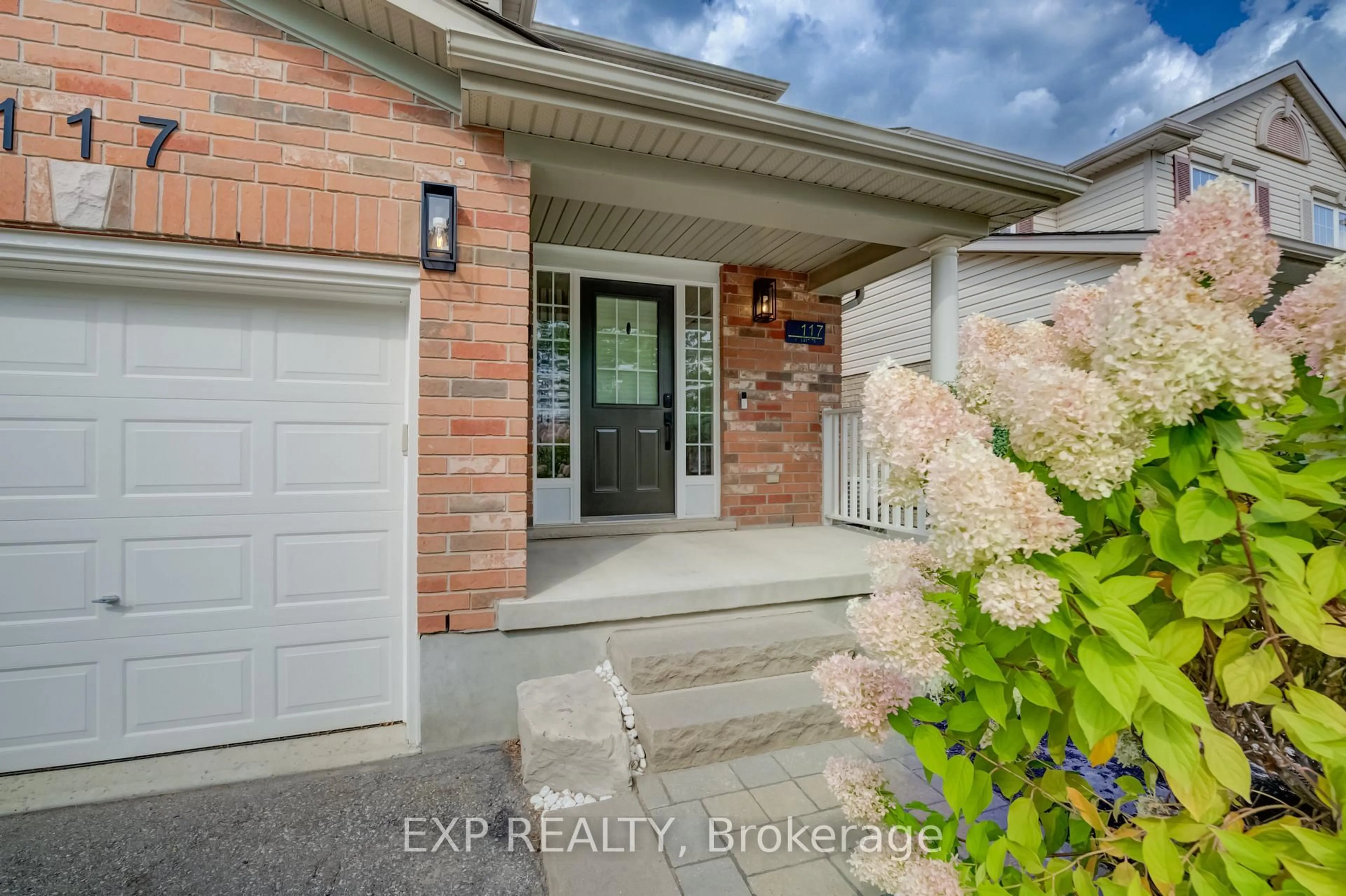 Indoor entryway for 117 Sims Estate Dr, Kitchener Ontario N2A 0A9