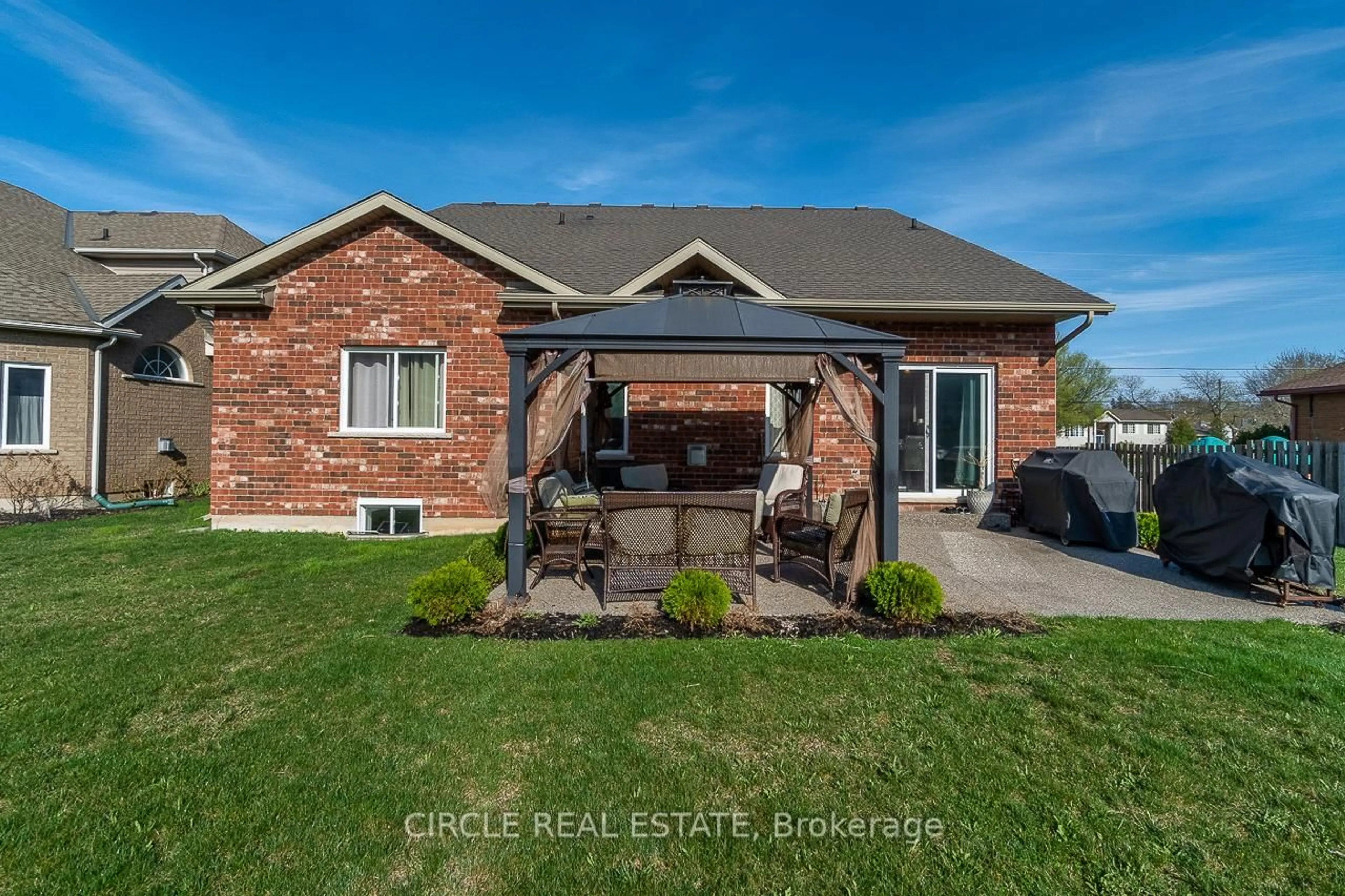 Home with brick exterior material, water/lake/river/ocean view for 501 Gorham Rd, Fort Erie Ontario L0S 1N0