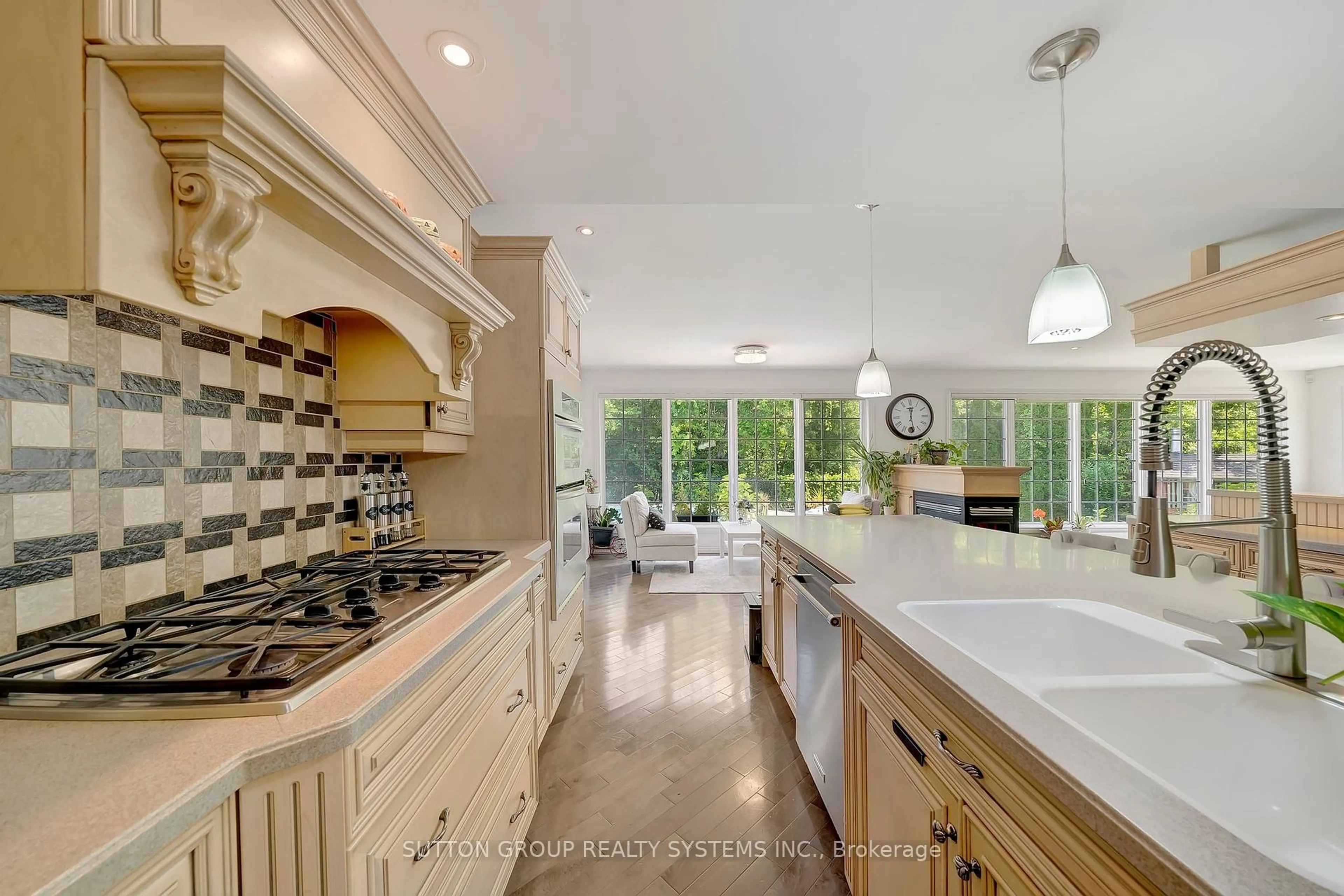 Open concept kitchen, ceramic/tile floor for 8017 Hampton Crt, Niagara Falls Ontario L2H 2R4