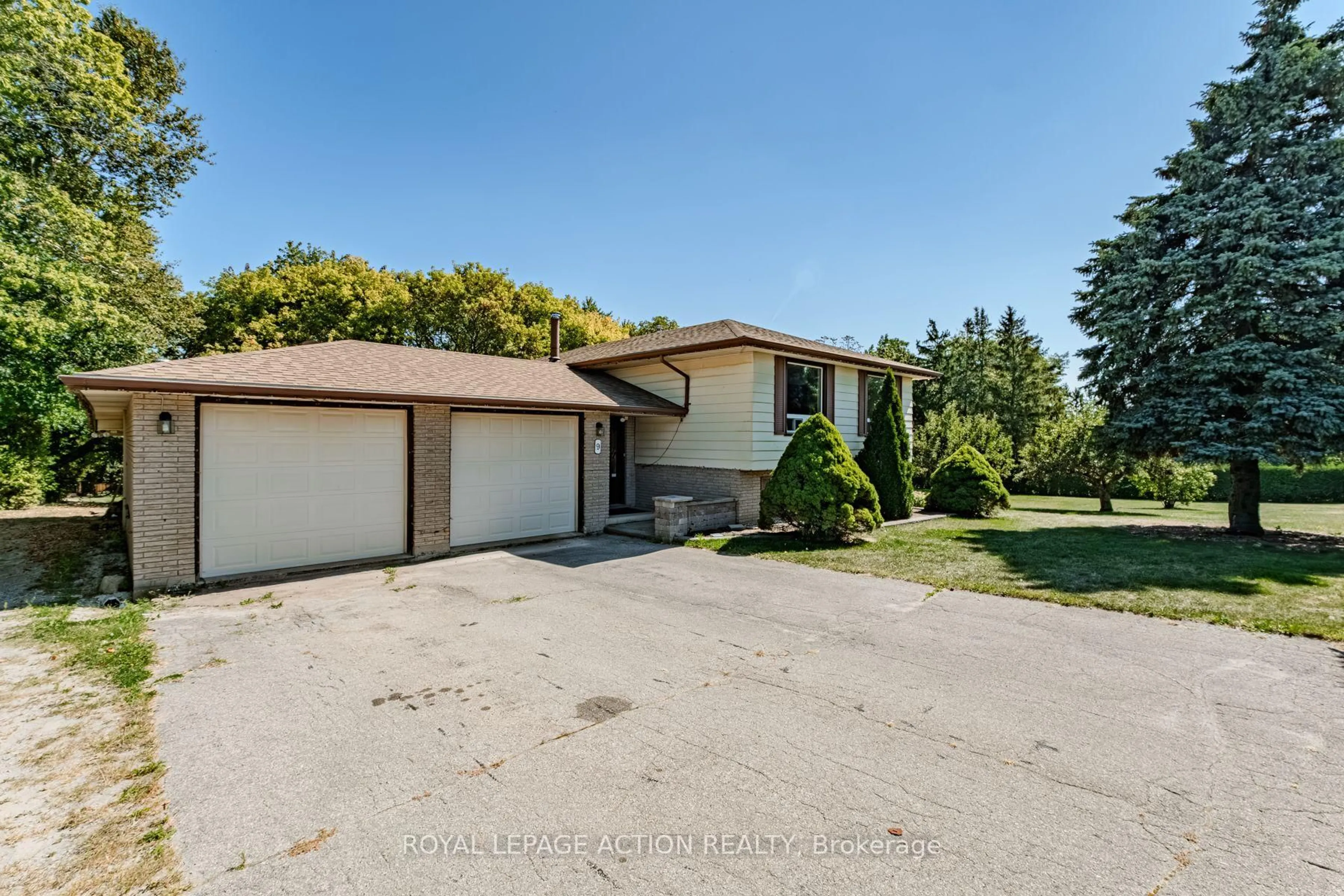 A pic from outside/outdoor area/front of a property/back of a property/a pic from drone, street for 9 Bannister St, Brant Ontario N0E 1L0