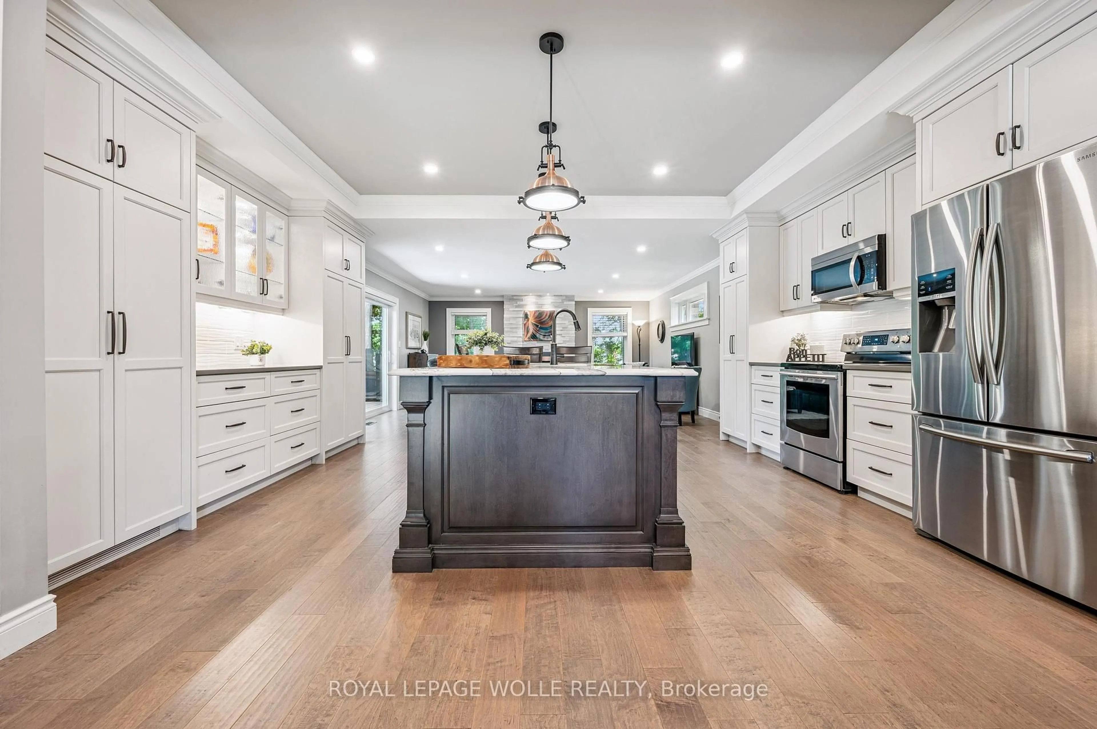 Open concept kitchen, ceramic/tile floor for 558 Elm Ridge Pl, Waterloo Ontario N2L 4P7
