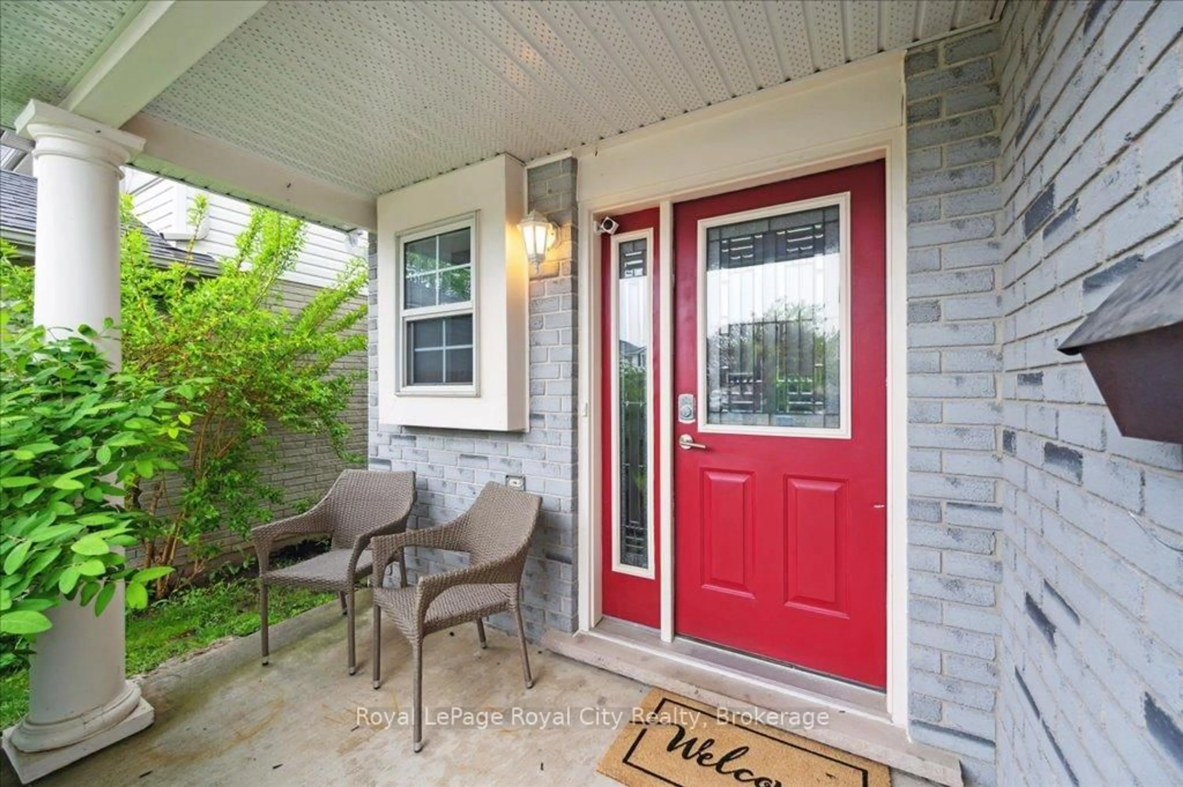 Indoor entryway for 93 Doyle Dr, Guelph Ontario N1G 5B9