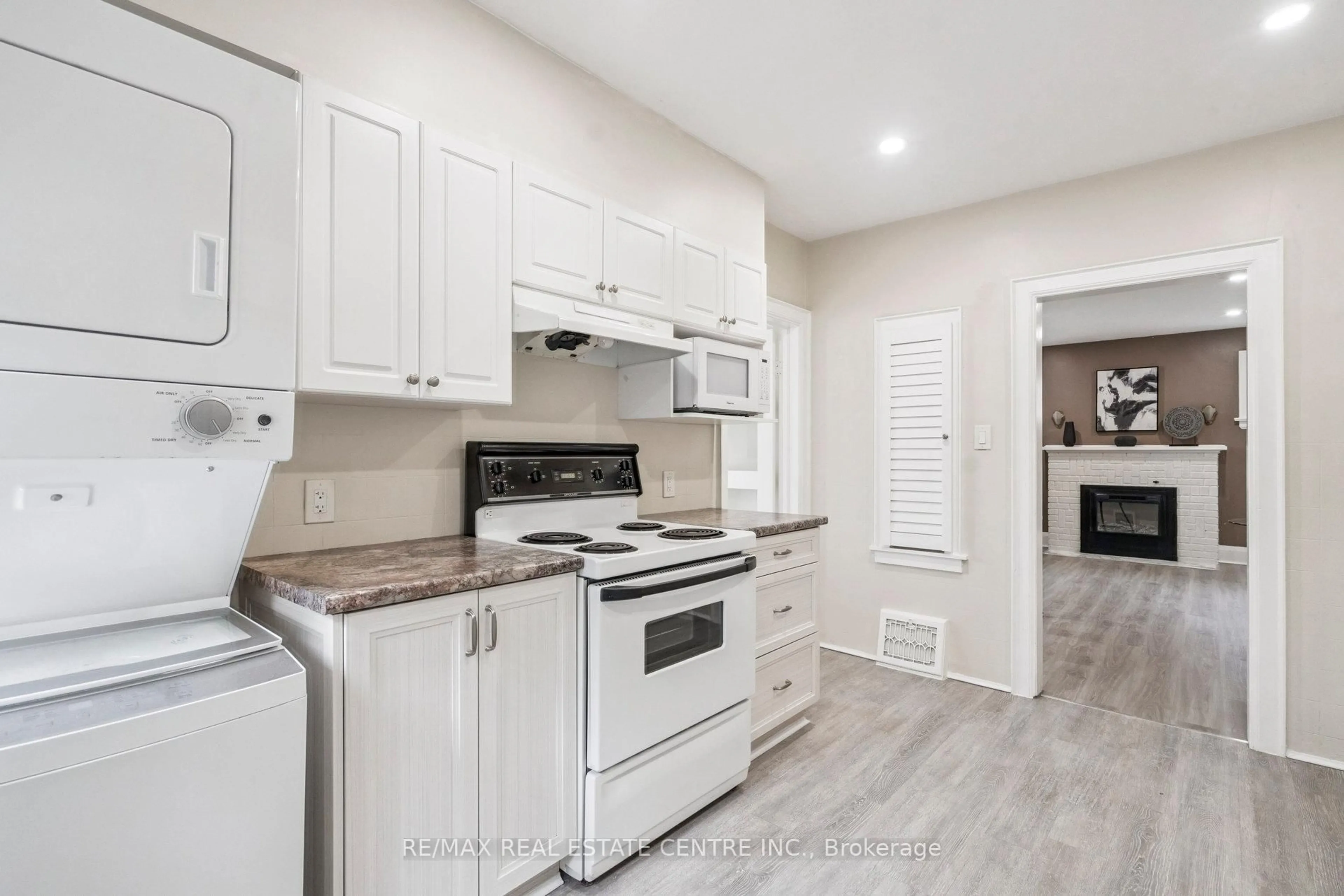 Open concept kitchen, unknown for 196 Silvercreek Pkwy, Guelph Ontario N1H 3S7