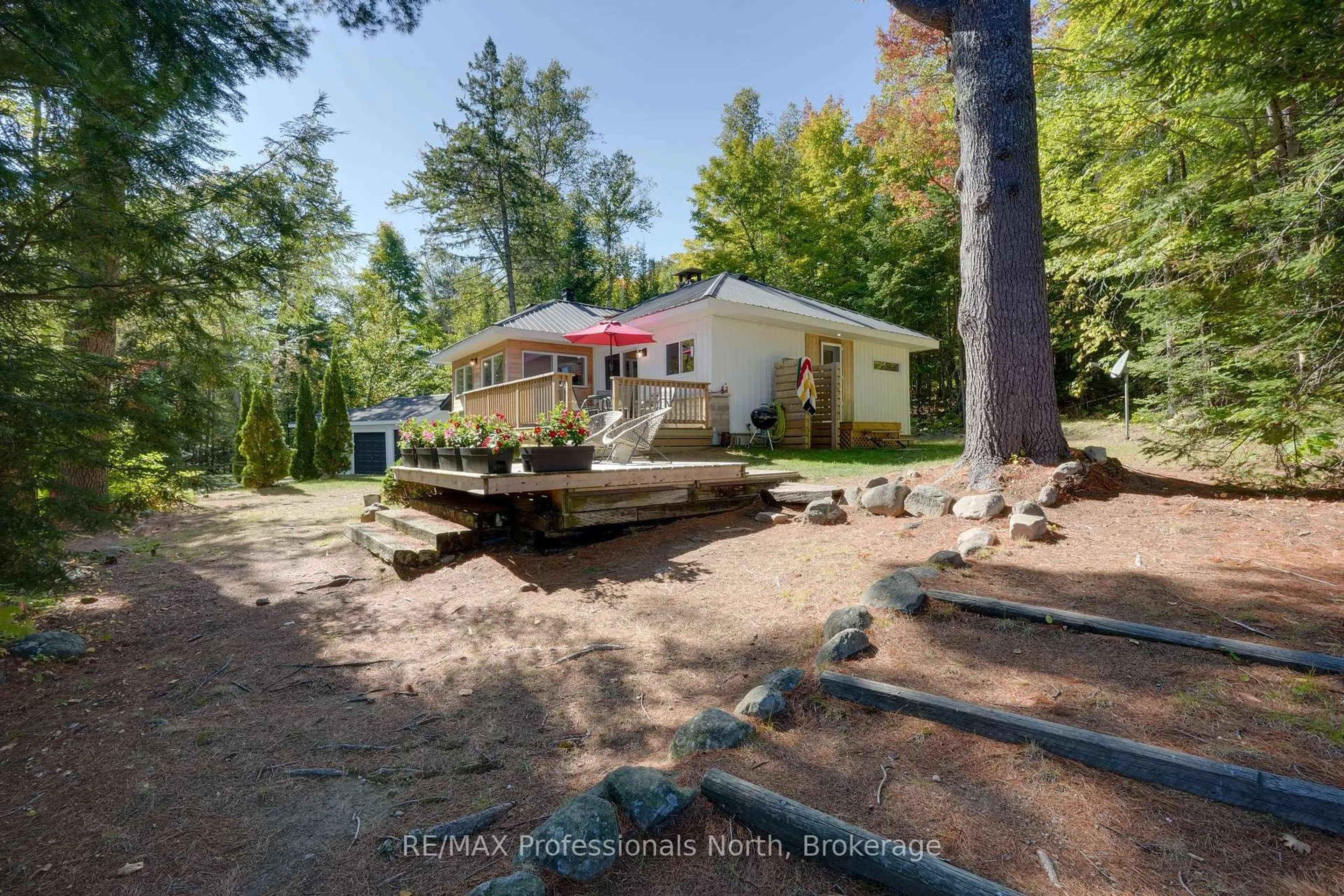 A pic from outside/outdoor area/front of a property/back of a property/a pic from drone, unknown for 1046 Pine Lake Shores Private Rd, Bracebridge Ontario P0B 1A0
