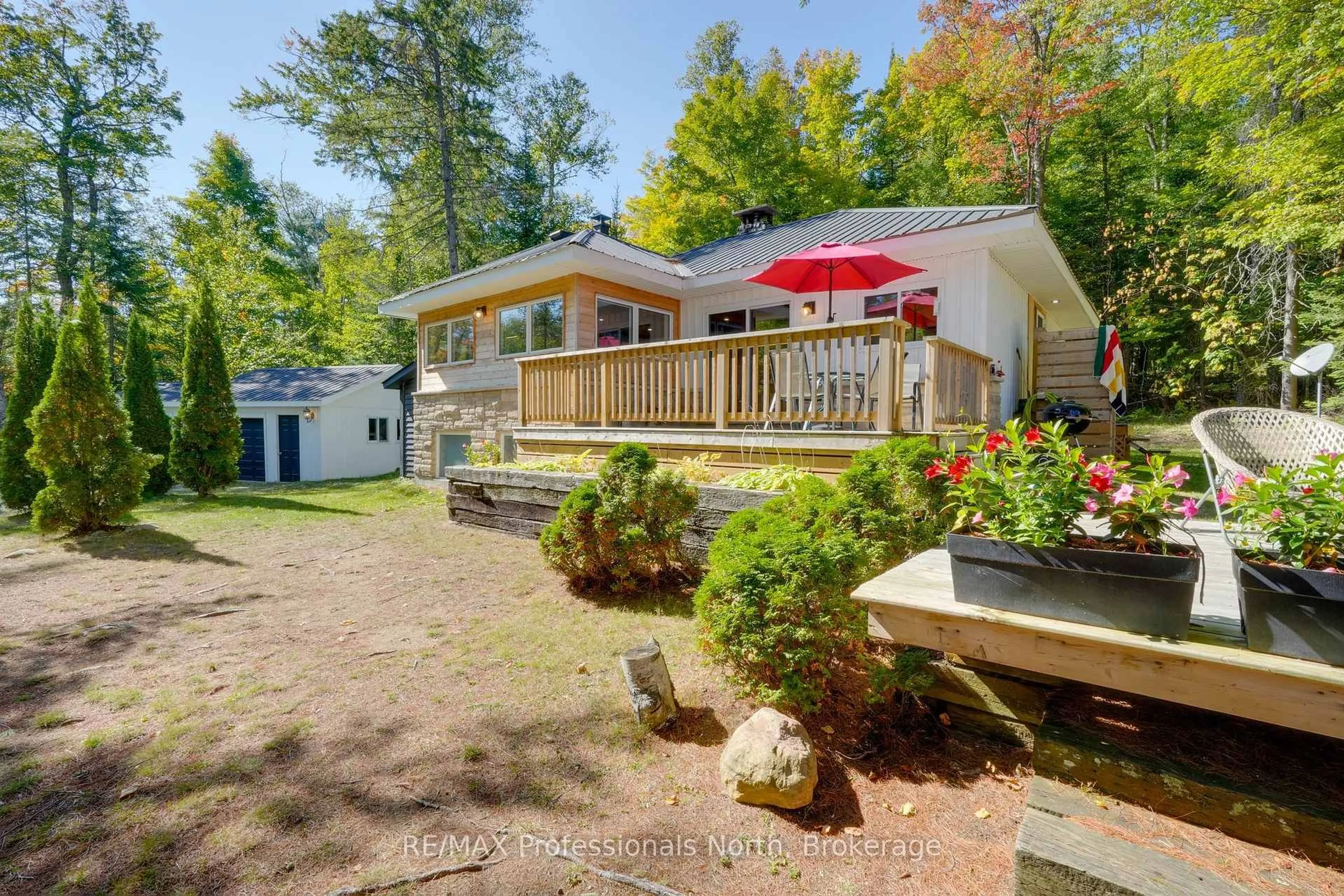 Patio, water/lake/river/ocean view for 1046 Pine Lake Shores Private Rd, Bracebridge Ontario P0B 1A0