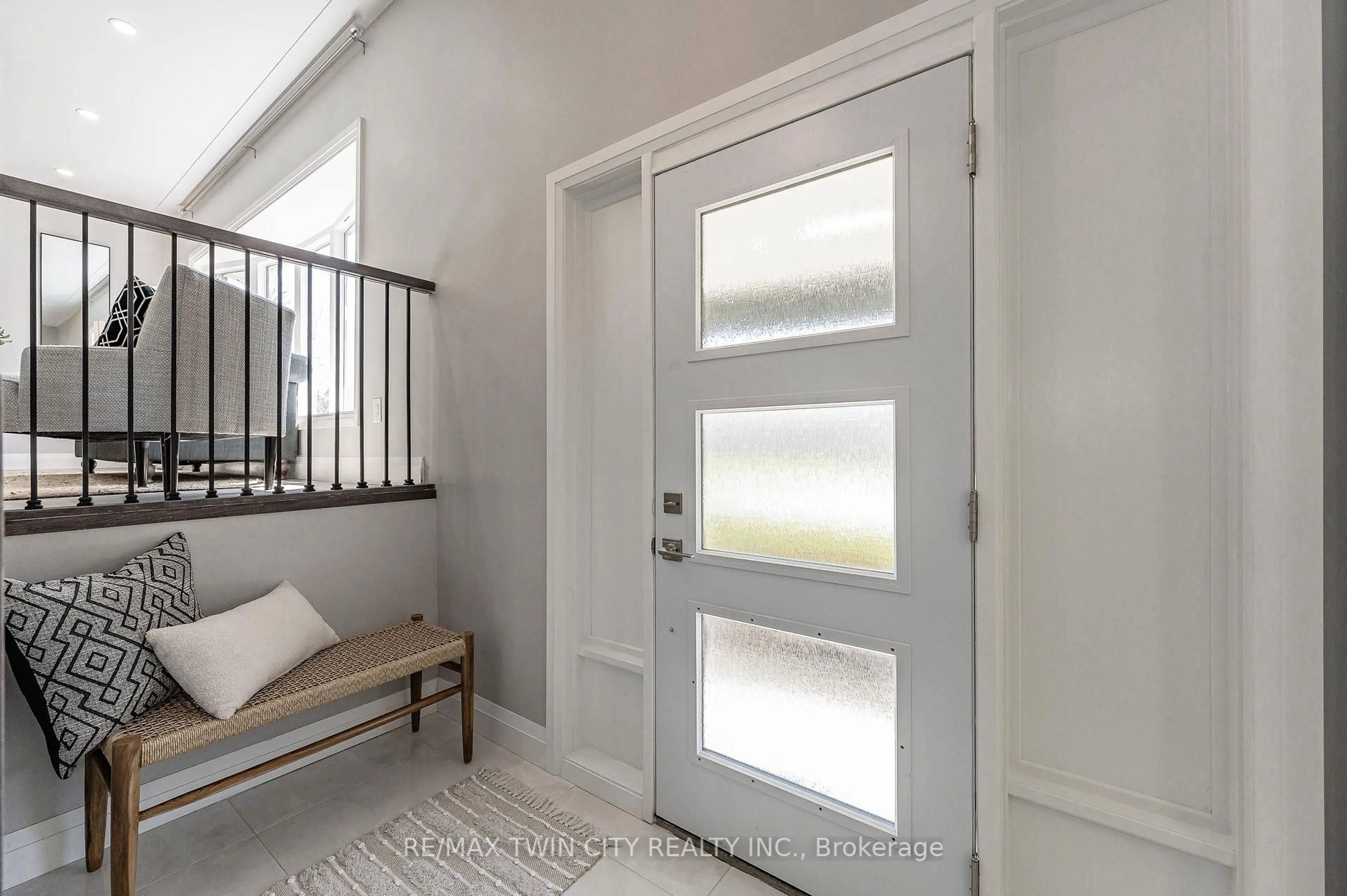 Indoor entryway for 34 BRADLEY Dr, Kitchener Ontario N2A 1K4