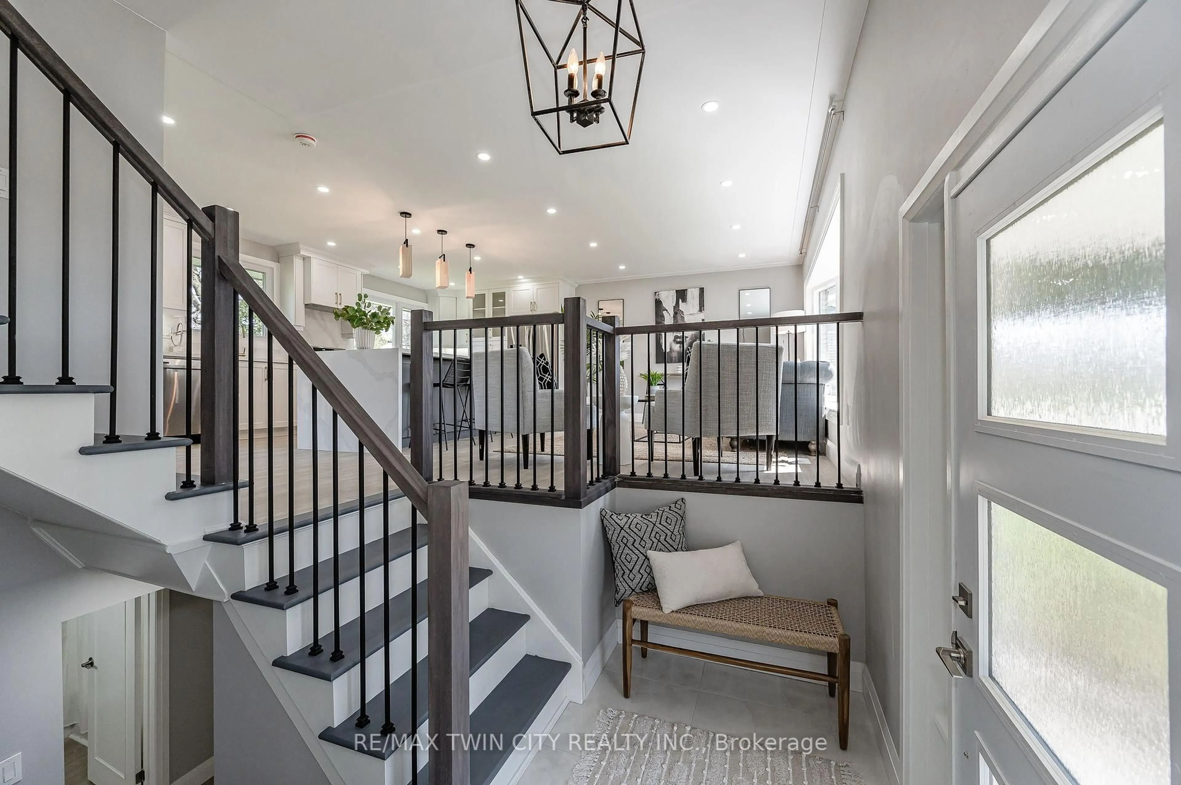 Indoor entryway for 34 BRADLEY Dr, Kitchener Ontario N2A 1K4